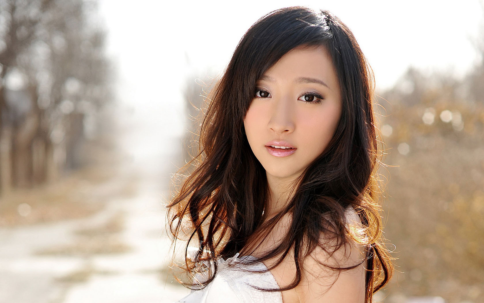 王若涵高清美女壁纸，免费桌面电脑背景下载