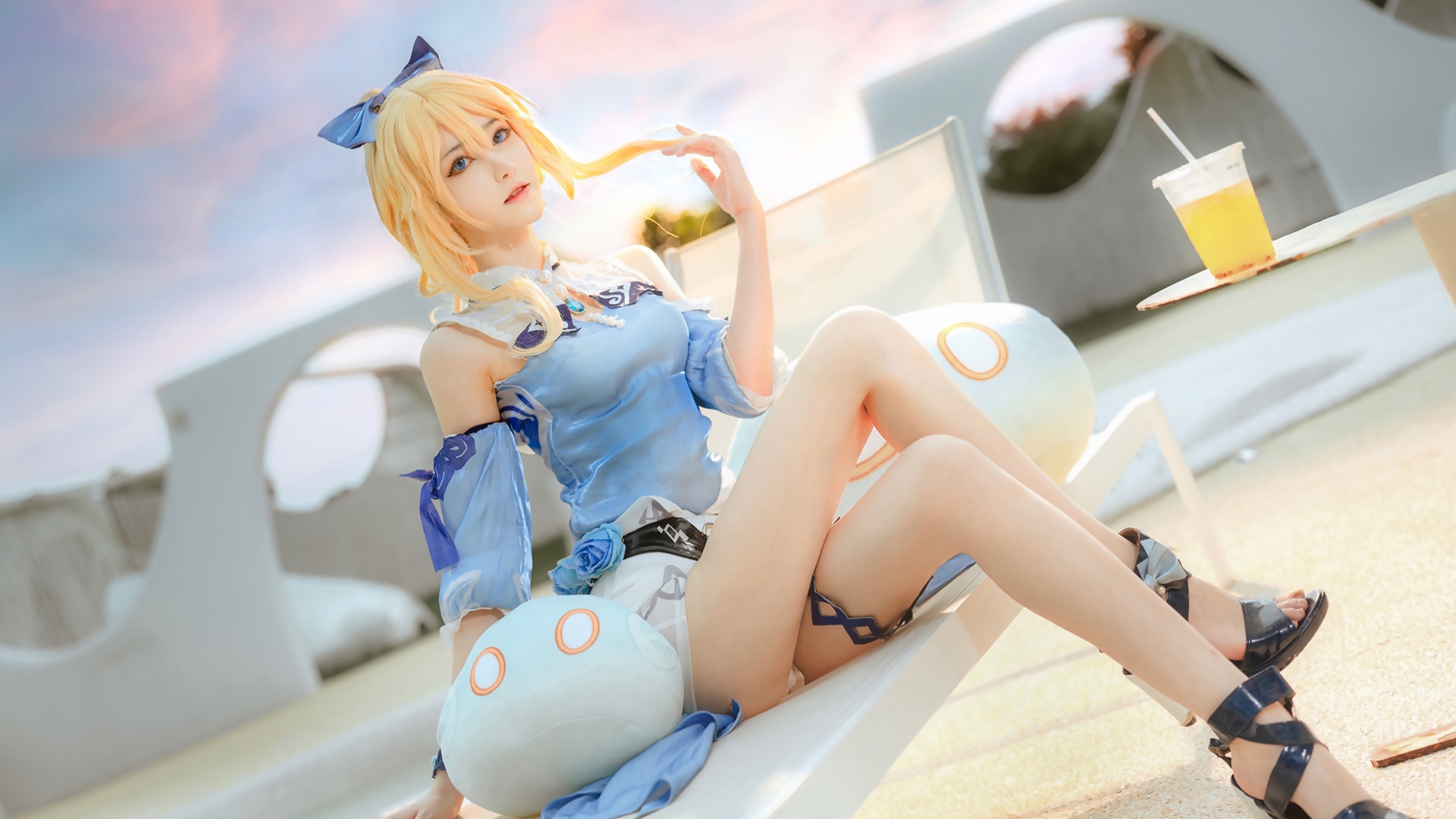 绝美刻晴COSPLAY！原神2K超清壁纸，美女电脑桌面背景免费下载