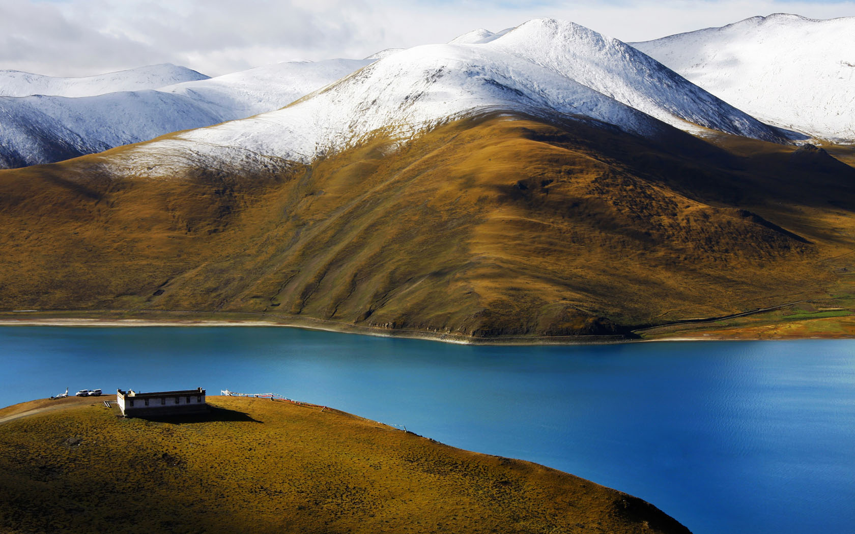 高原湖光美景，免费电脑壁纸下载，装点你的桌面背景！