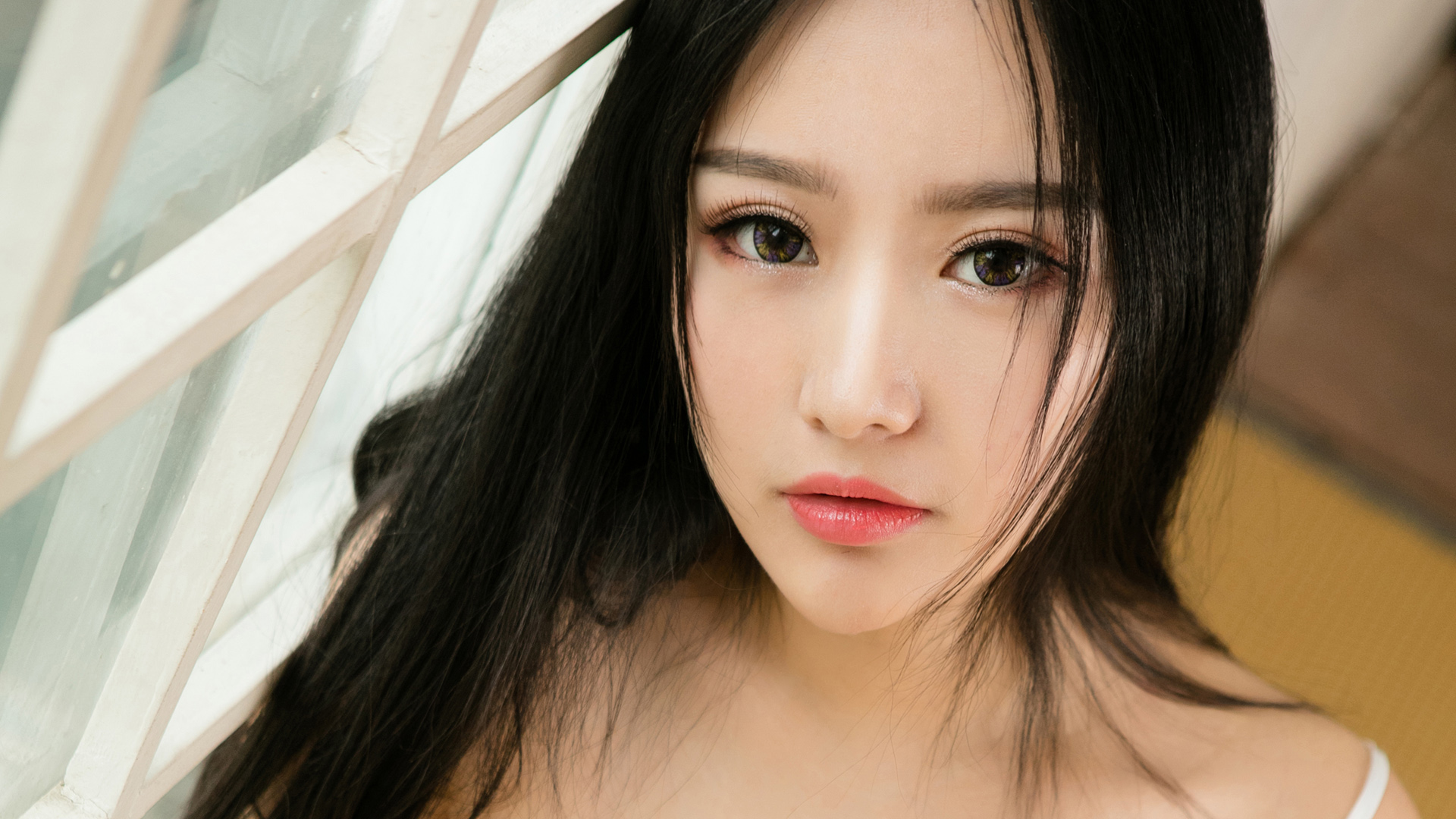 性感美女倪叶腾桌面壁纸