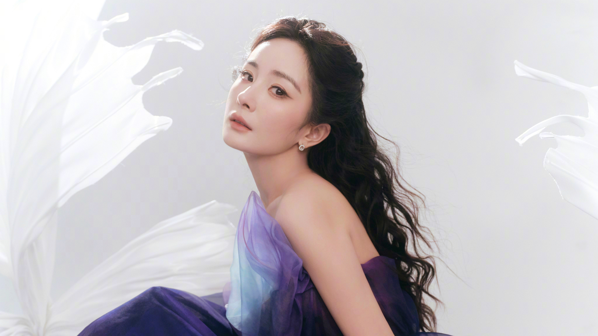 蓝紫色裙装杨幂侧颜电脑壁纸，高清美女壁纸免费下载