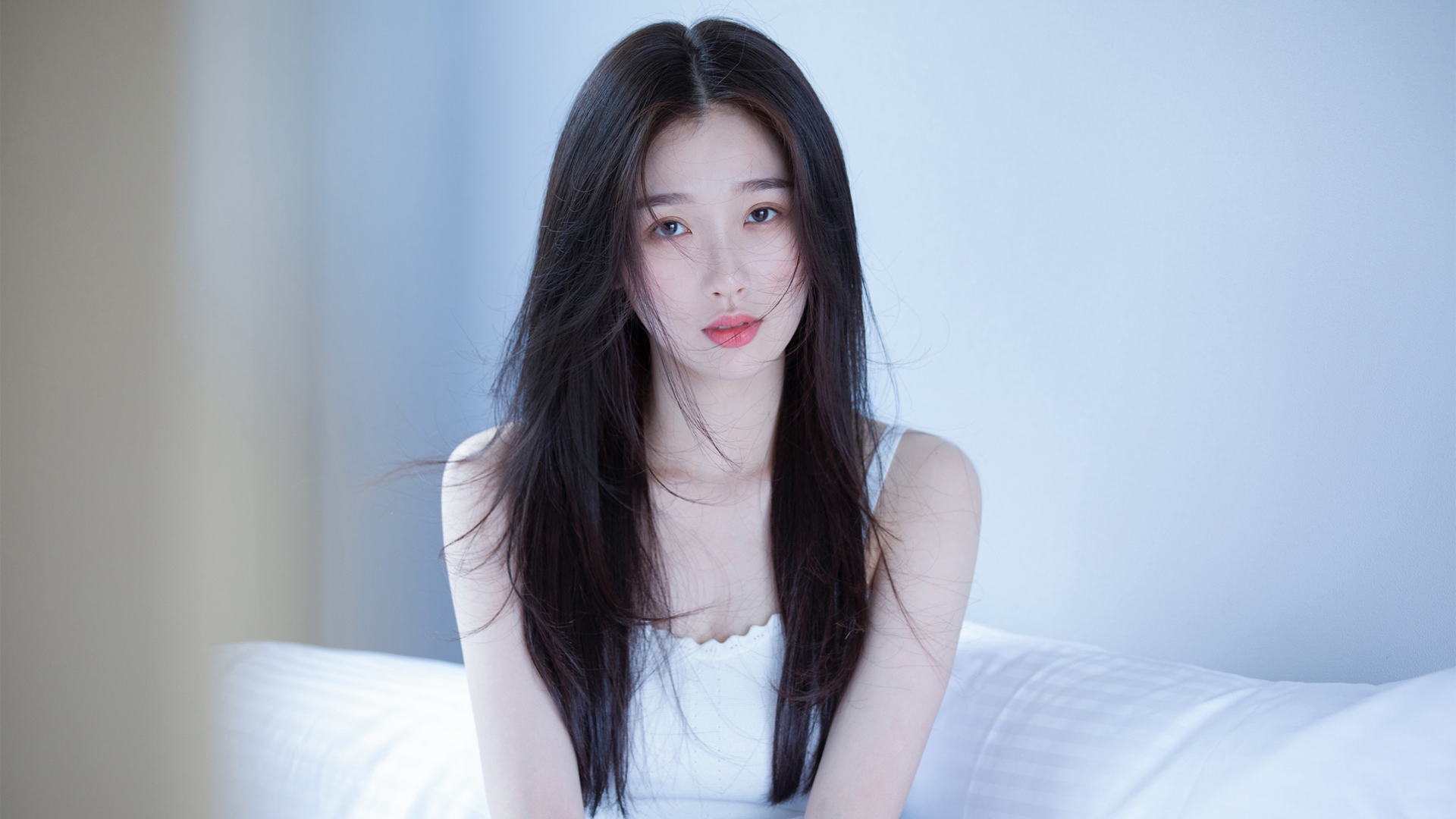 虞书欣清新居室写真，高清美女壁纸，免费电脑壁纸下载