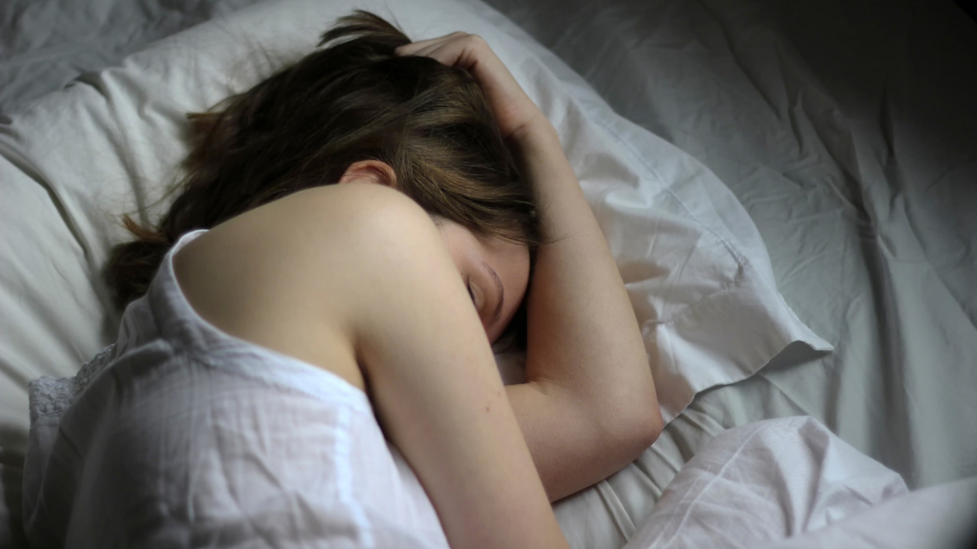 女孩甜睡美图，精选枕头桌面壁纸，免费电脑壁纸下载