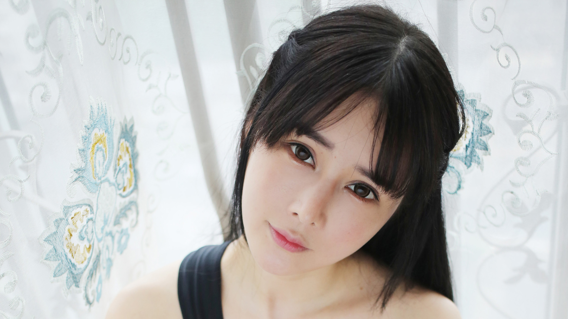 美女模特高清壁纸，免费电脑桌面背景下载