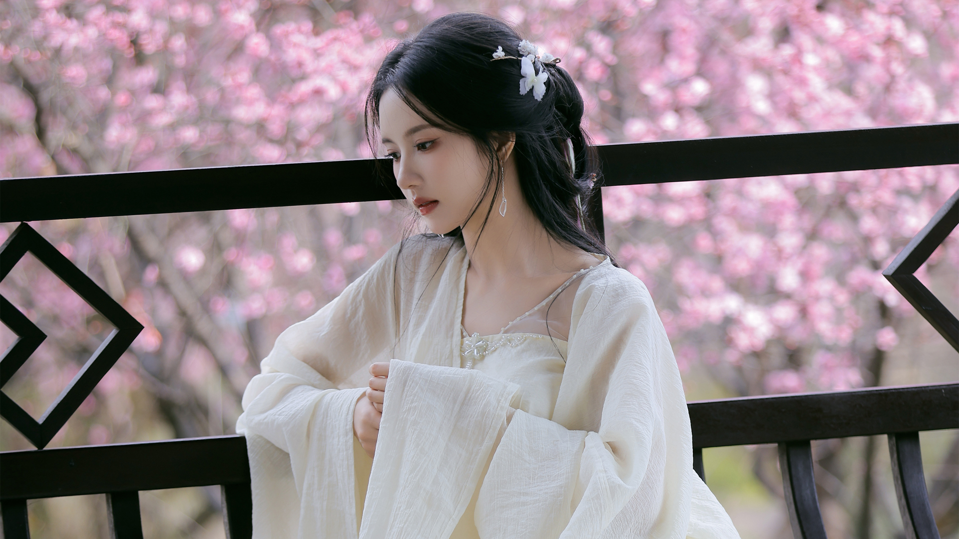 古风美女刘些宁高清桌面壁纸，免费下载