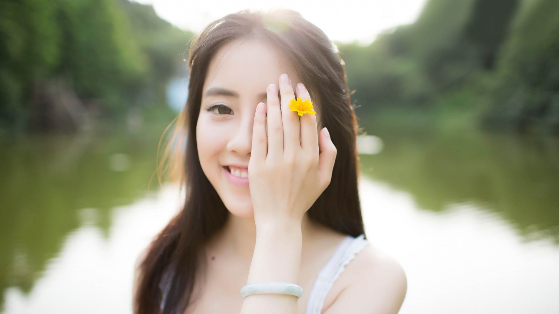 爱笑的眼神，精选可爱美女壁纸，免费电脑壁纸下载