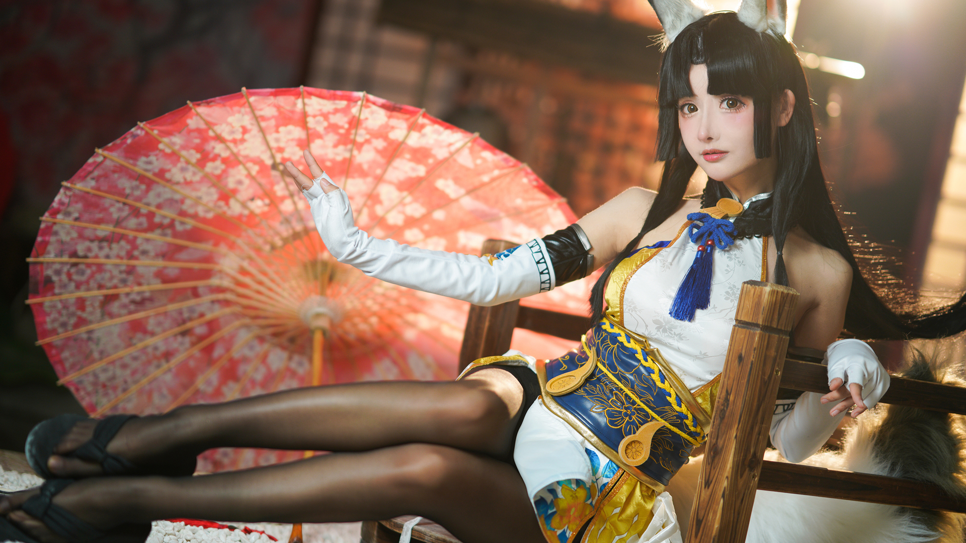免费下载绝美Cosplay壁纸，油伞下的美女，精灵耳点缀，绝美画风