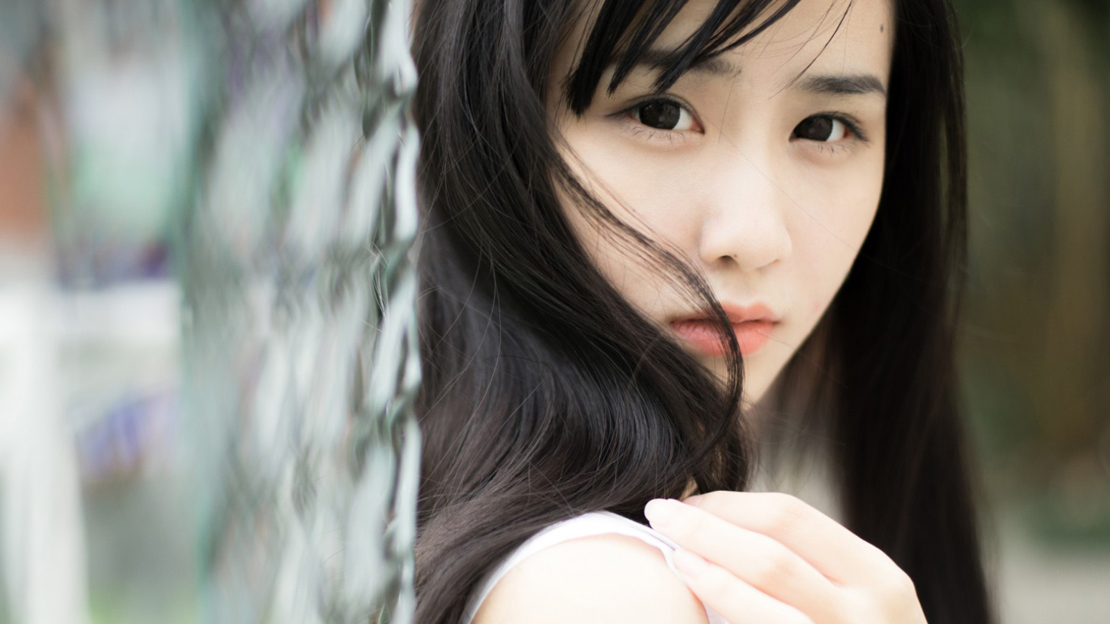 免费下载妩媚长发美女桌面壁纸，高清电脑背景图集