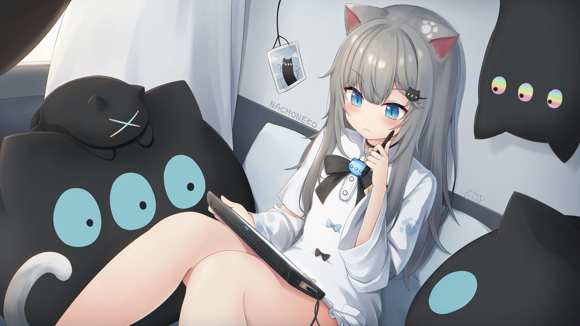 二次元动漫壁纸，蓝色眼眸的猫耳少女，可爱尾巴，免费电脑壁纸下载
