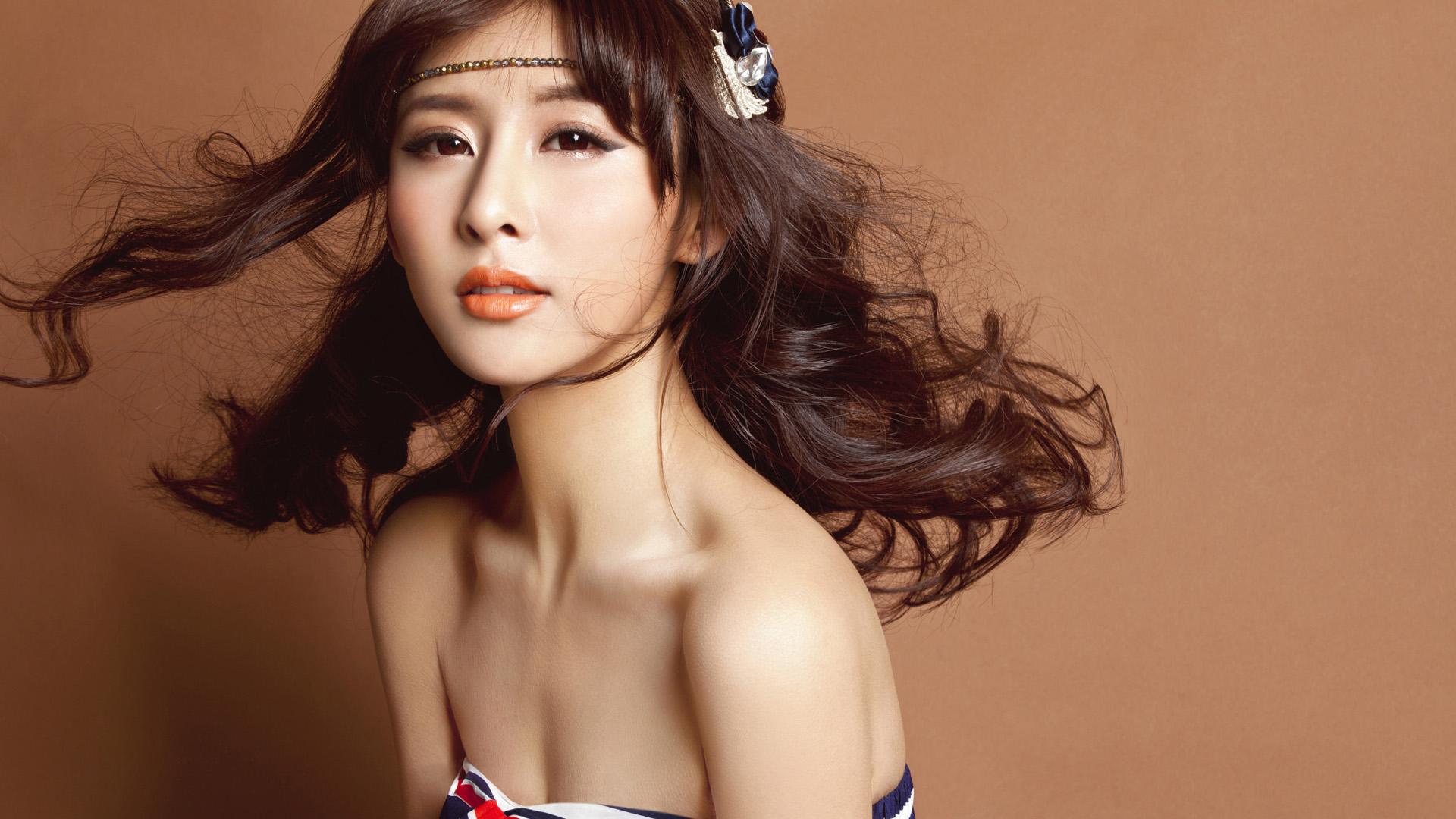 贾青高清美女壁纸免费下载，精选桌面背景图片