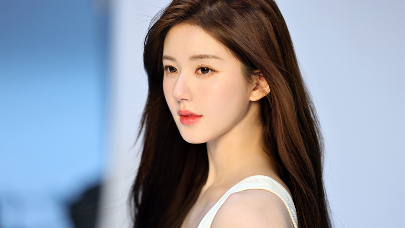 长发养眼侧脸美女高清免费电脑壁纸下载