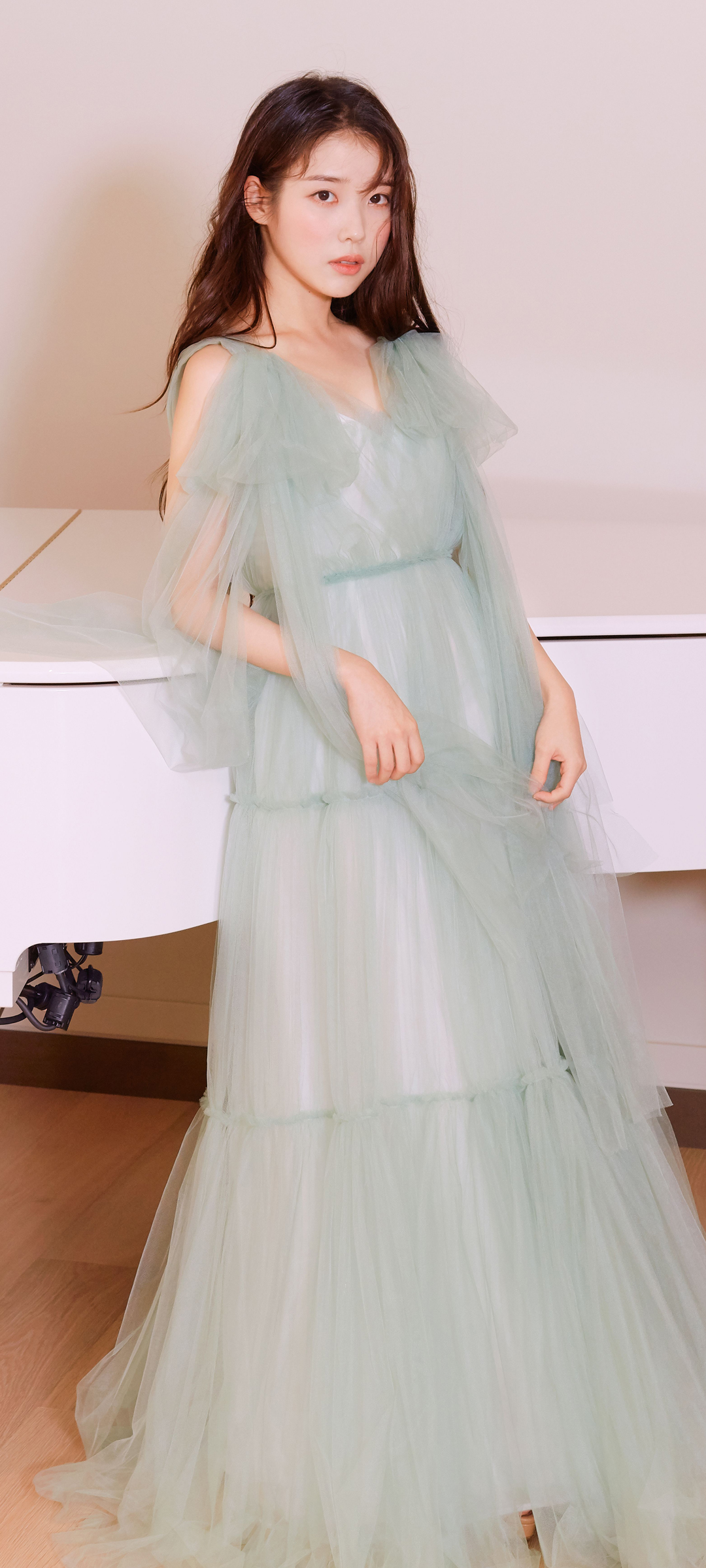 李知恩华美礼服长裙，美女壁纸免费下载，手机美化新选择
