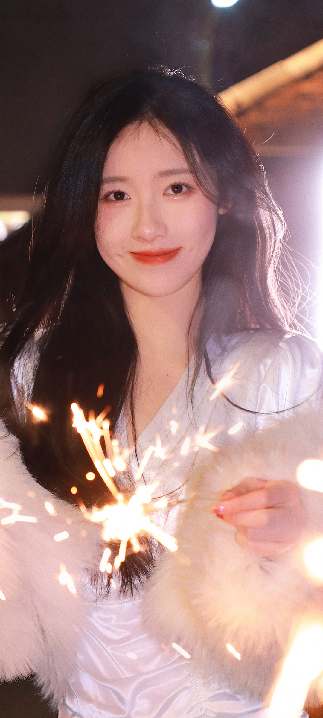 绚丽烟花秀，网红甜美美女手机壁纸，免费下载！