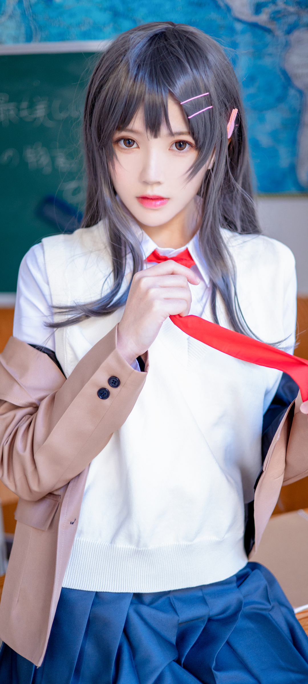 女学生教室风采，高清美女学生装壁纸，免费手机下载