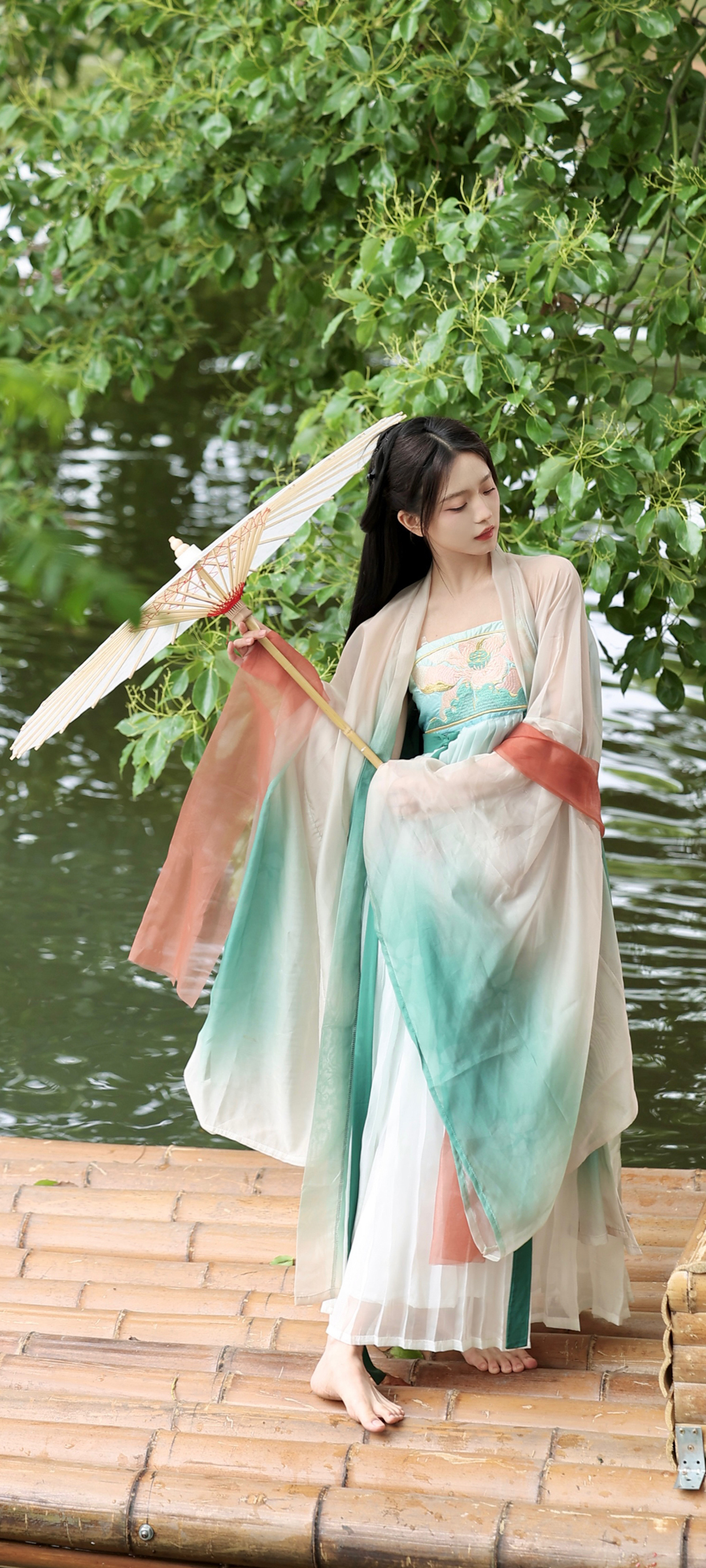 ENNDME精选美女壁纸，手机免费下载专区