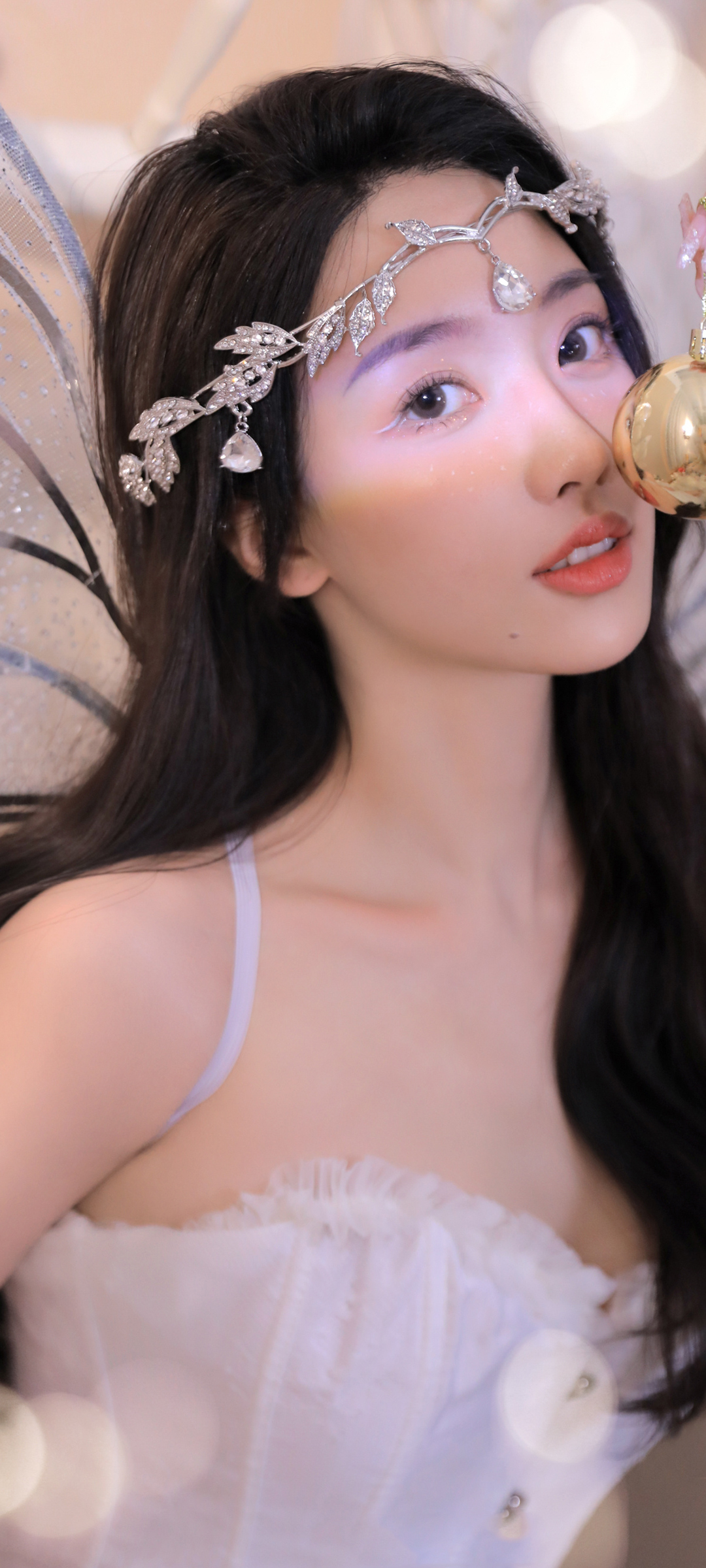 绝美小仙女，高清全屏白色裙子美女壁纸，免费下载神仙姐姐专属手机屏保