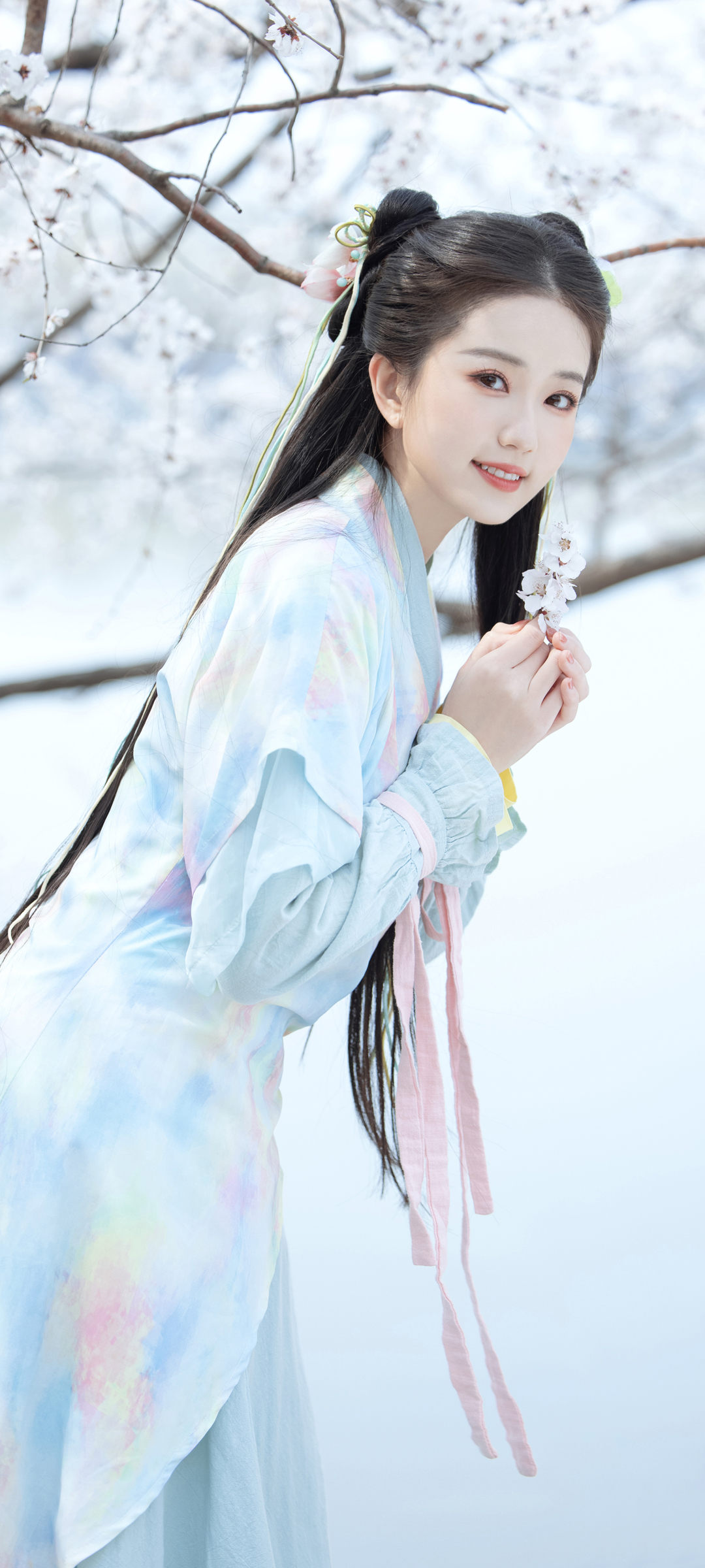 梅花倩影，清新可爱古风美女手机壁纸，免费下载尽享！