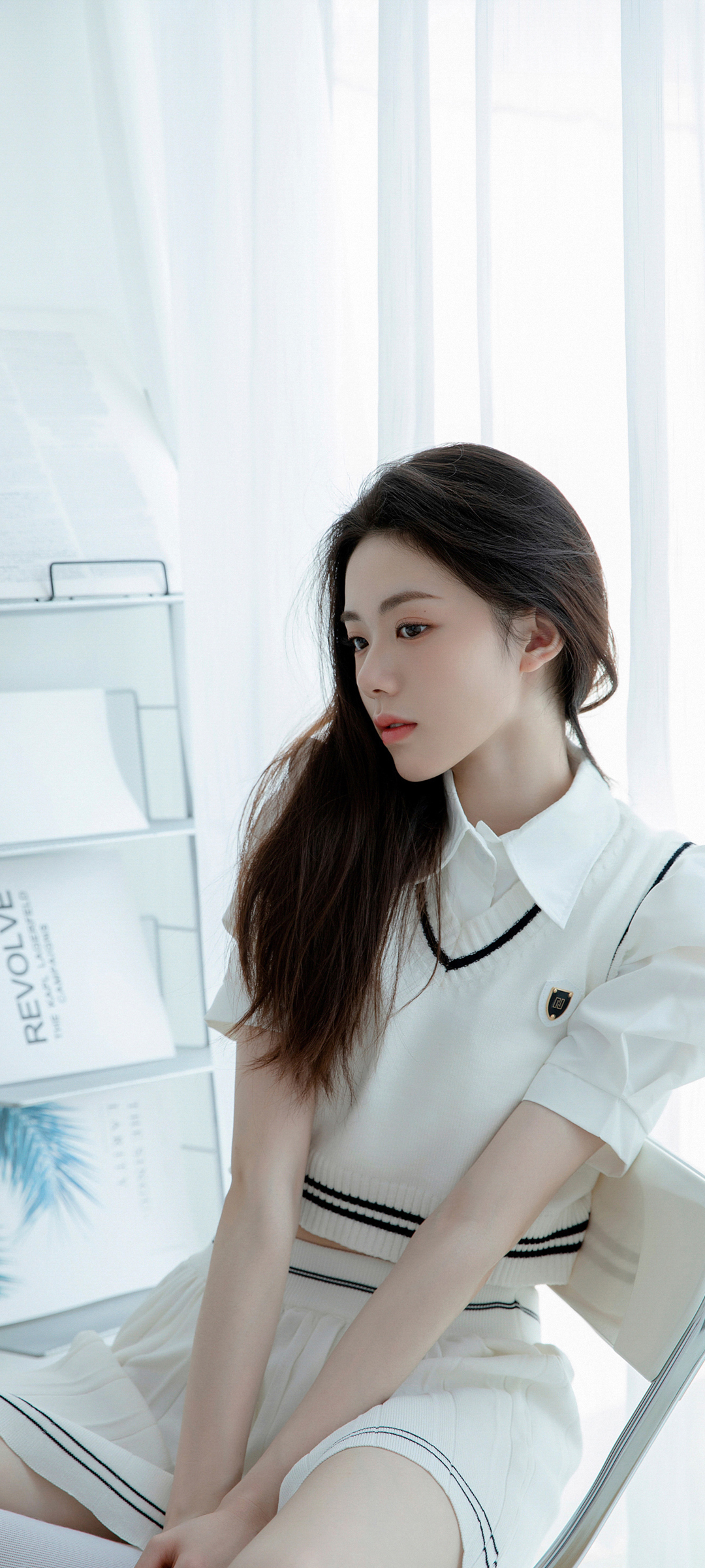 白毛衣裙美女手机壁纸，免费下载高清美图