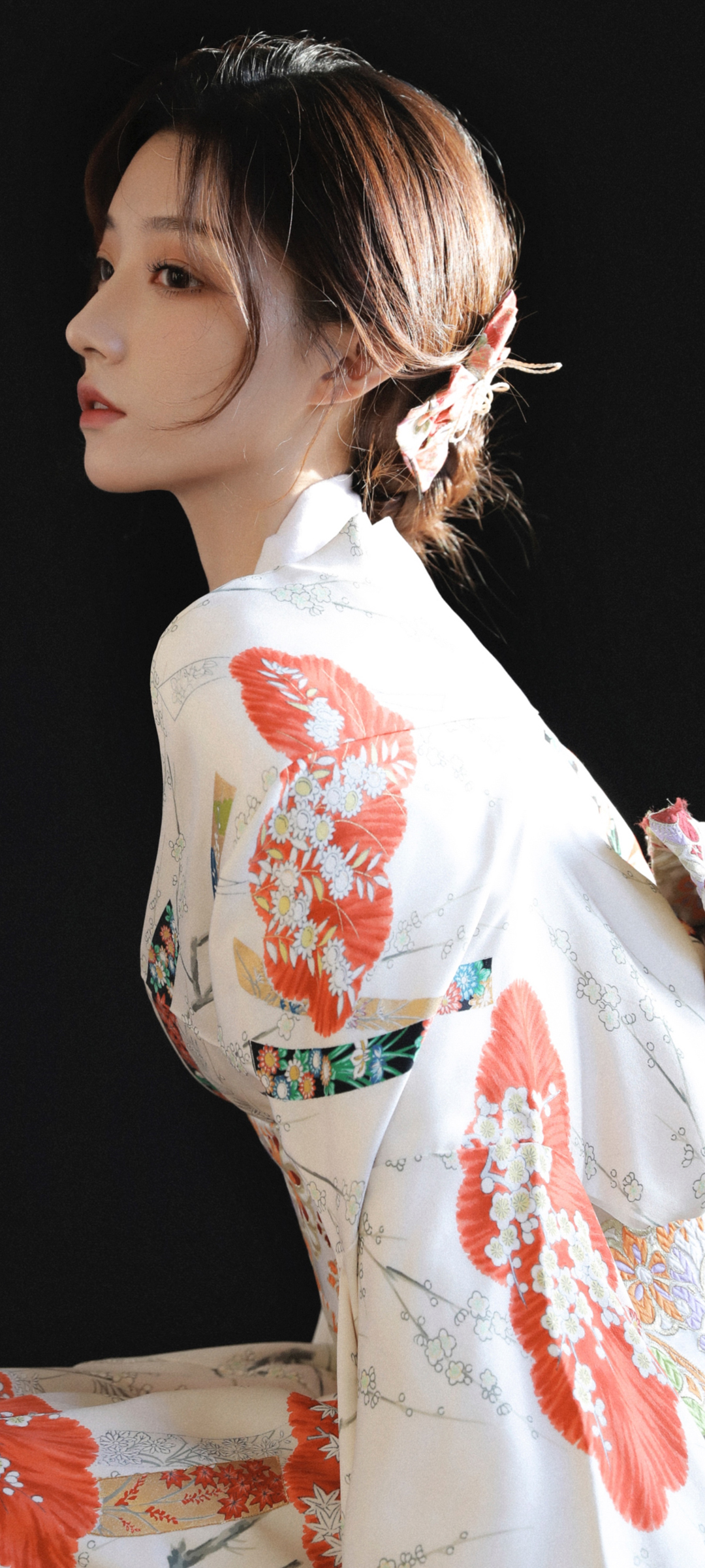 和服美女侧颜全面屏高清壁纸，免费下载，美化你的手机屏幕