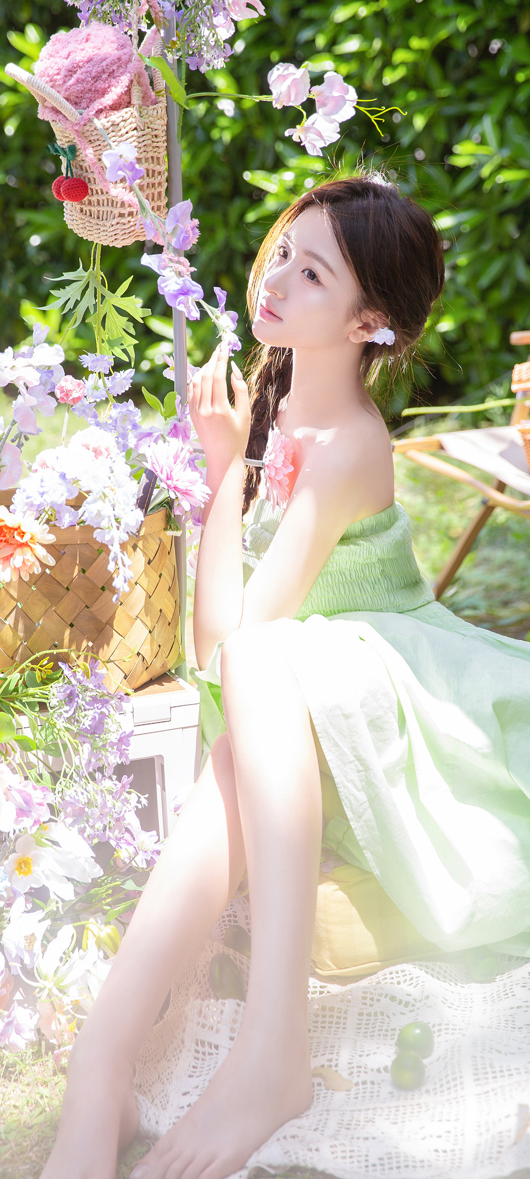 夏日清新绿裙美女，曼妙身姿，精选手机壁纸免费下载