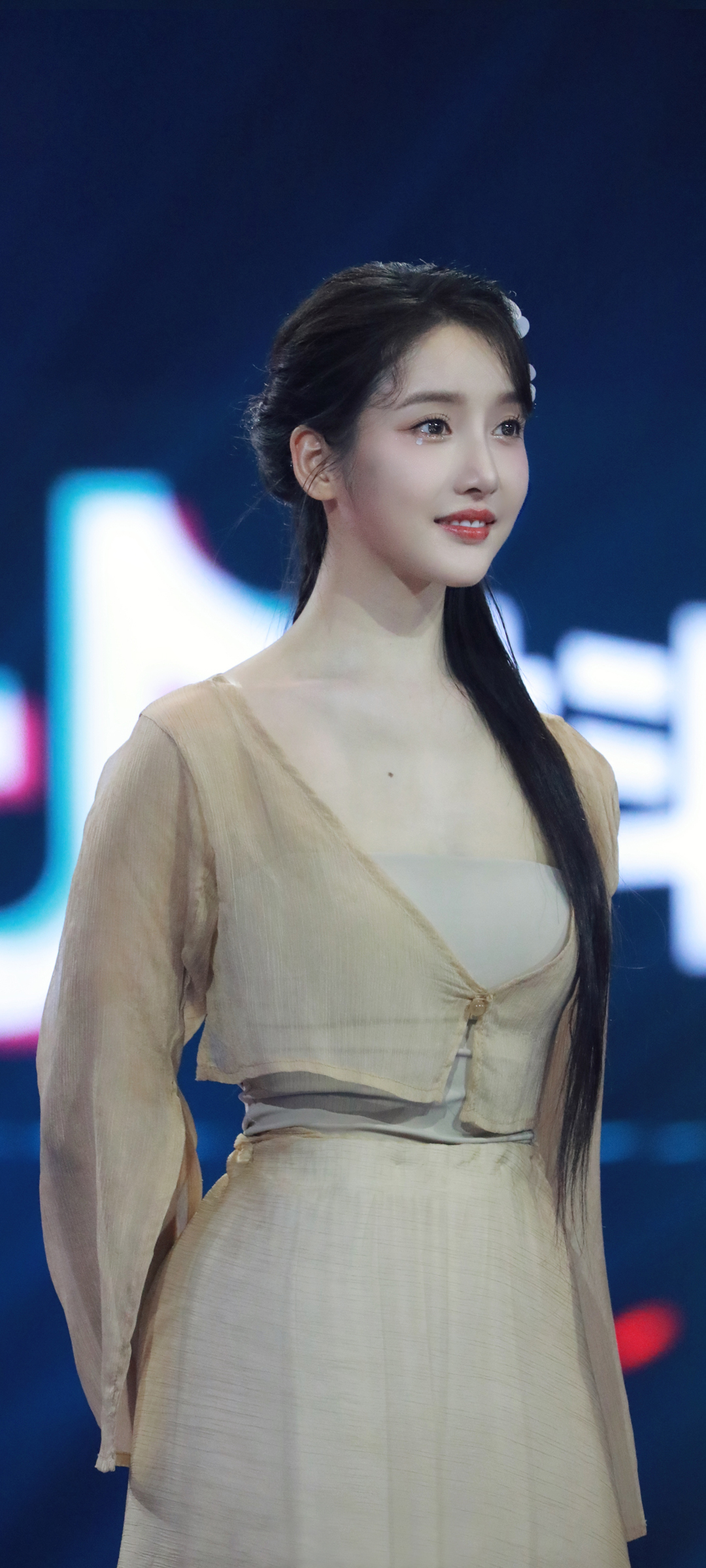 姜贞羽抖音美女壁纸，超清免费下载，打造个性手机背景