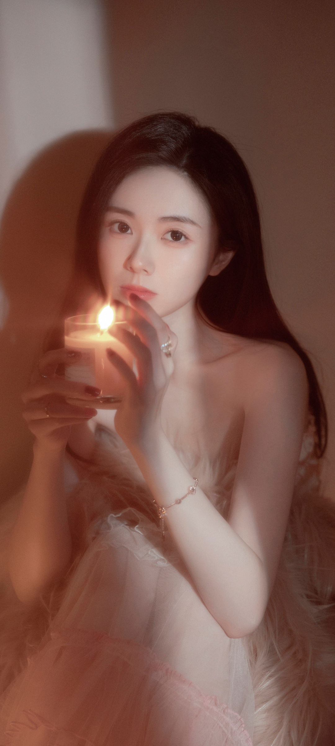 烛光倩影，精选美女手机壁纸，免费下载