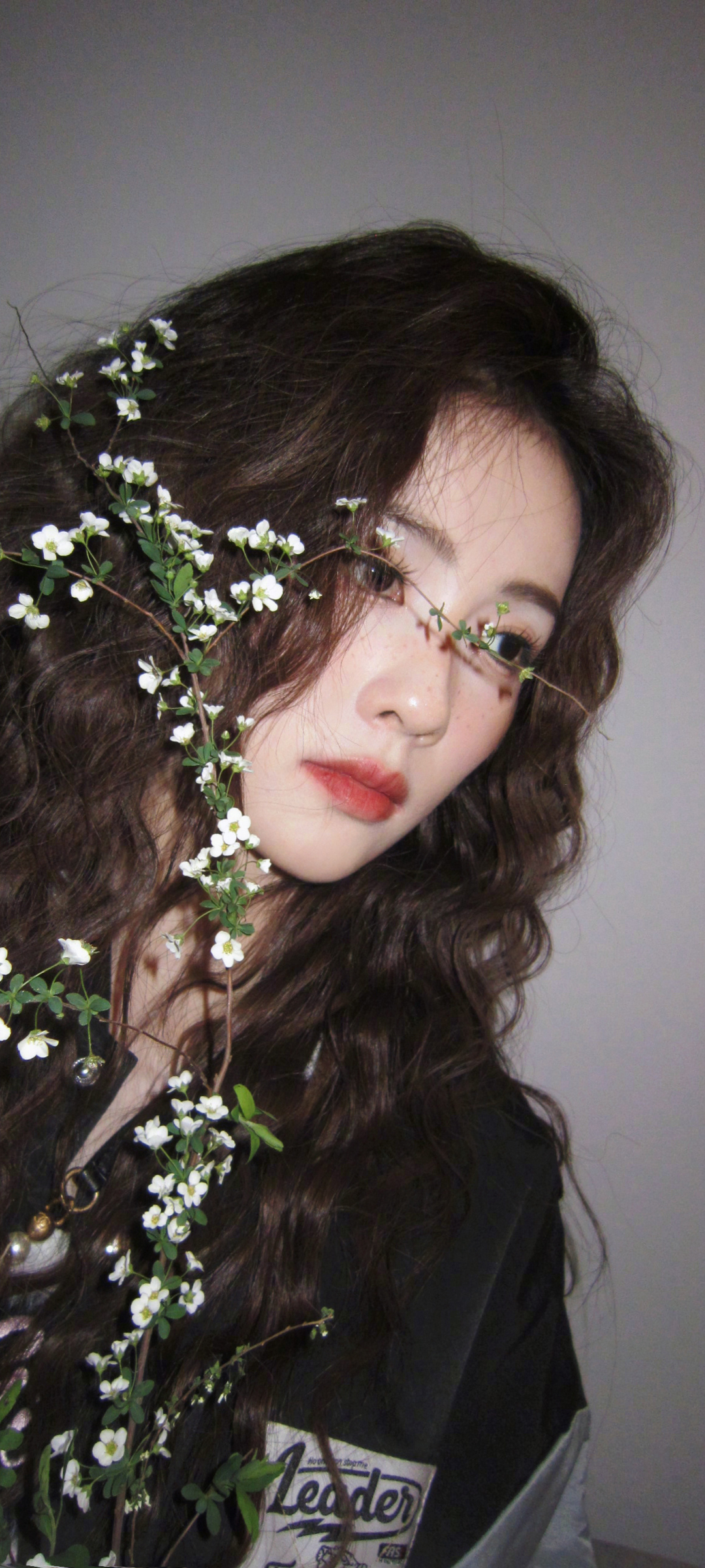 白鹿鲜花美女，精选手机壁纸，免费下载