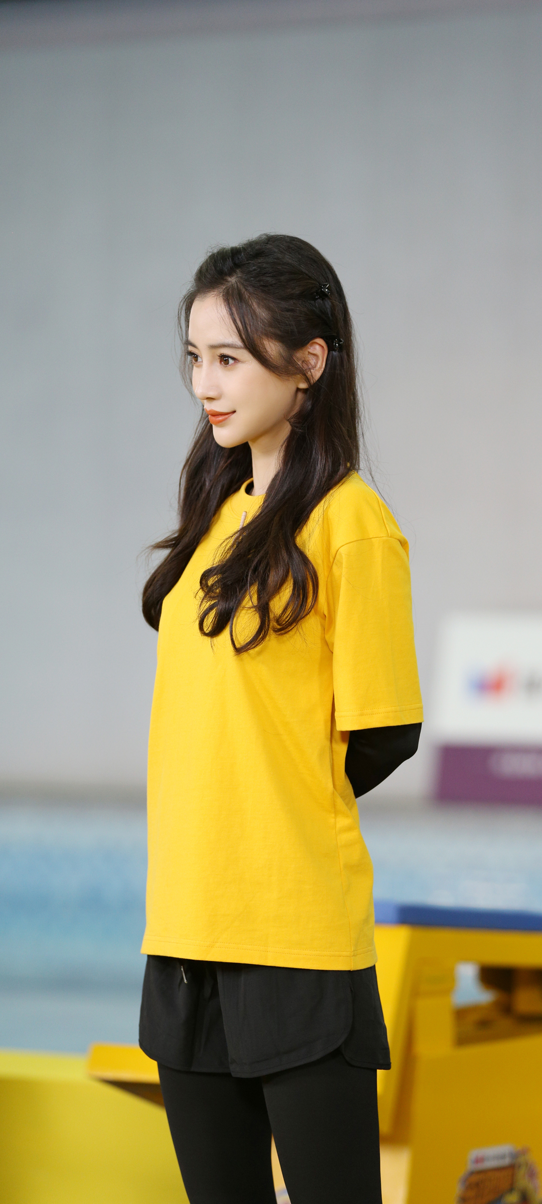 杨颖绝美侧颜，高清美女手机壁纸，免费下载尽享！