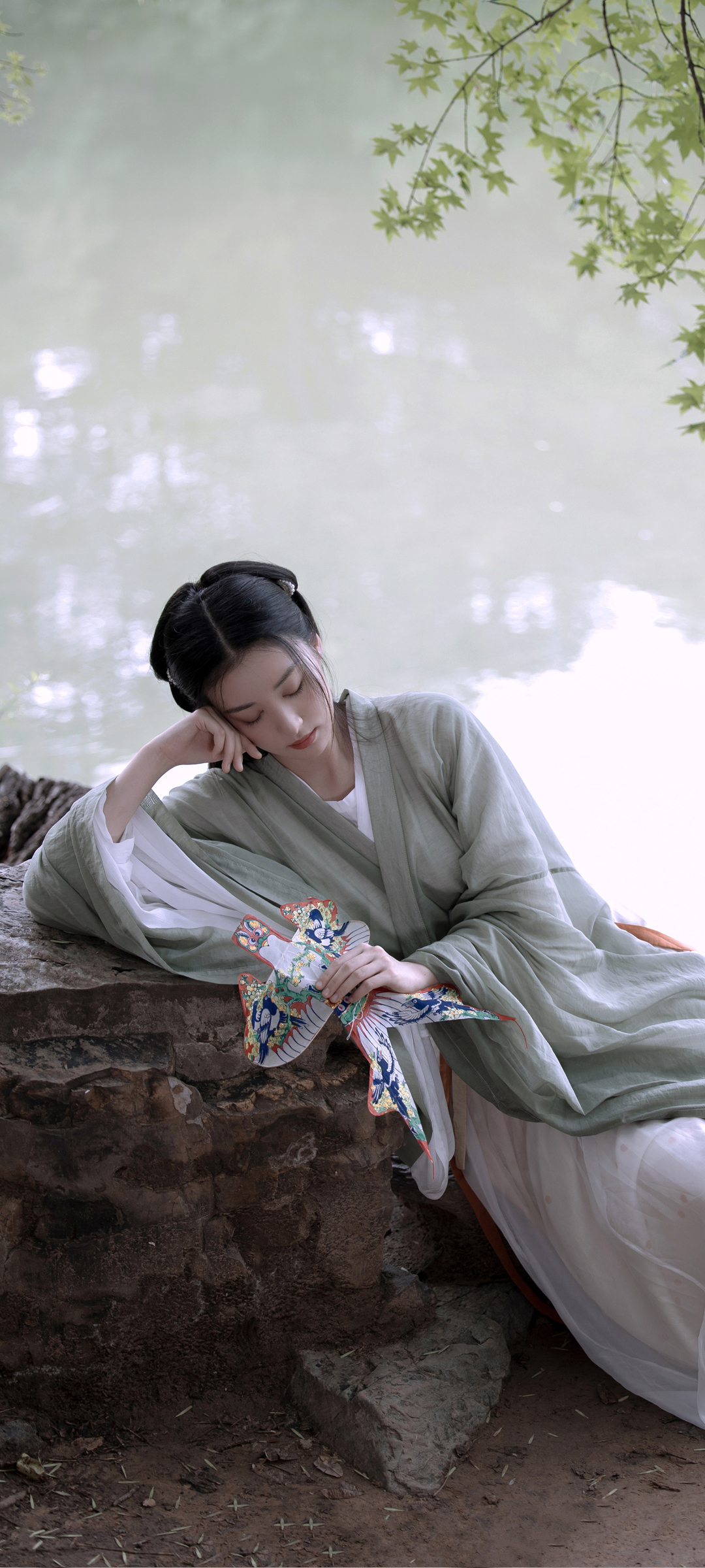 湖畔汉服佳人，清新壁纸大赏，美女手机背景免费下载