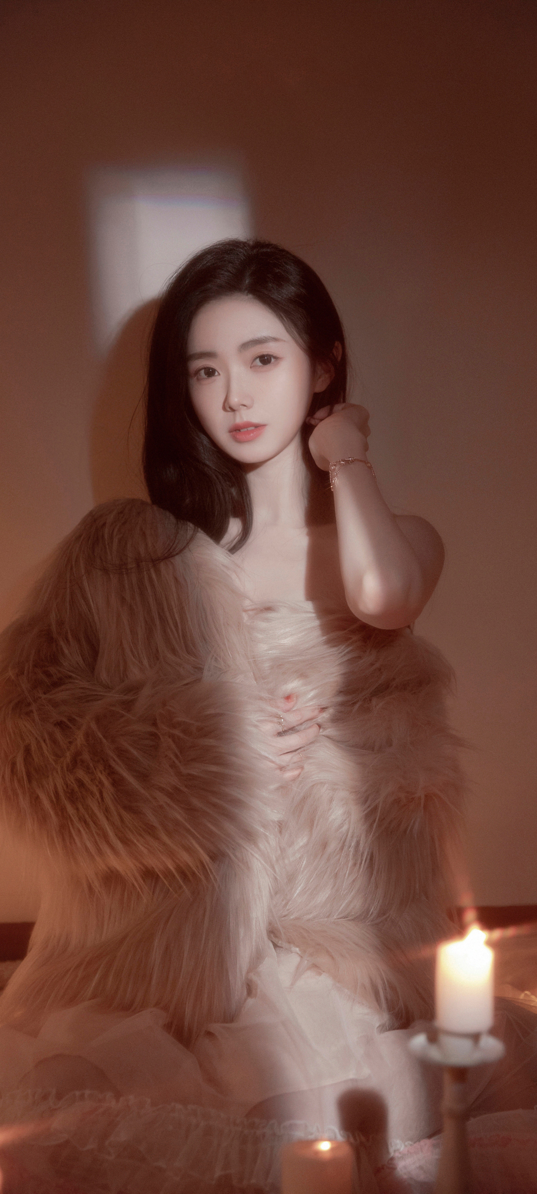 居家美女烛光魅影，精选手机壁纸，免费下载欣赏