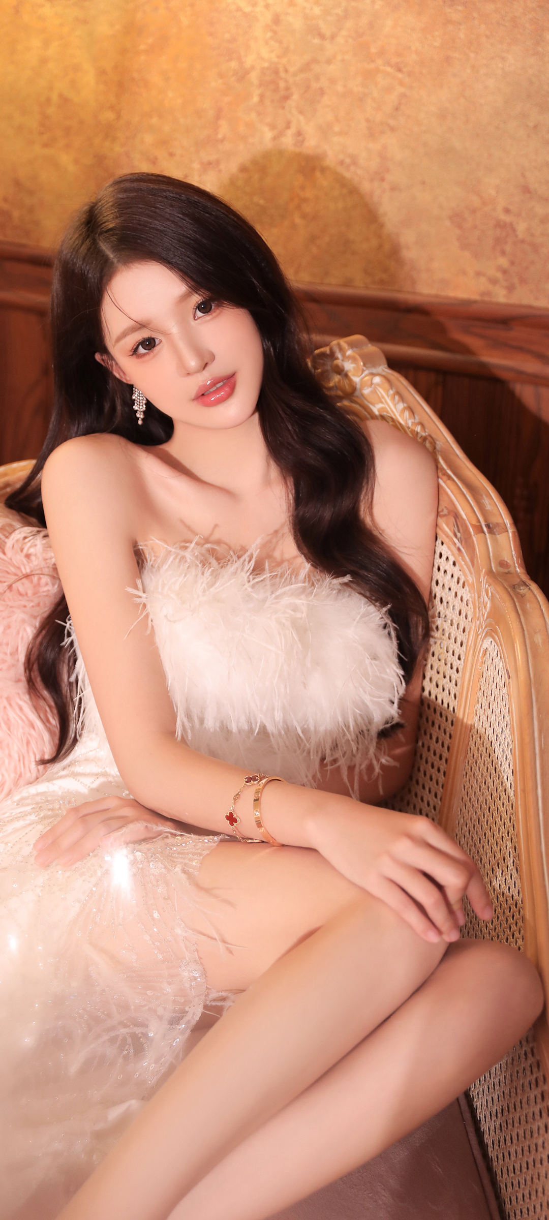 居家靓女美图，精选可爱手机壁纸，免费下载
