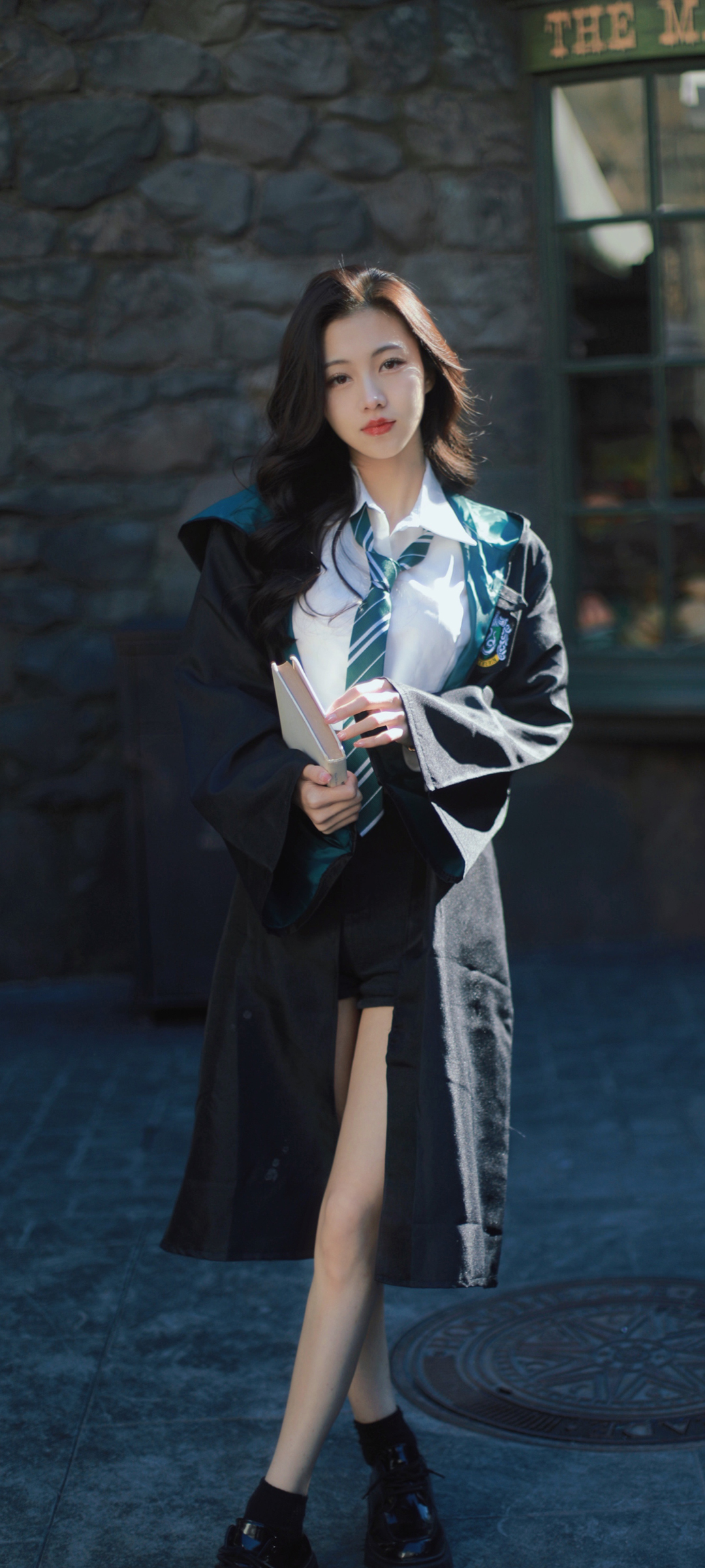 大学毕业服美女壁纸，高颜值精选，免费手机下载