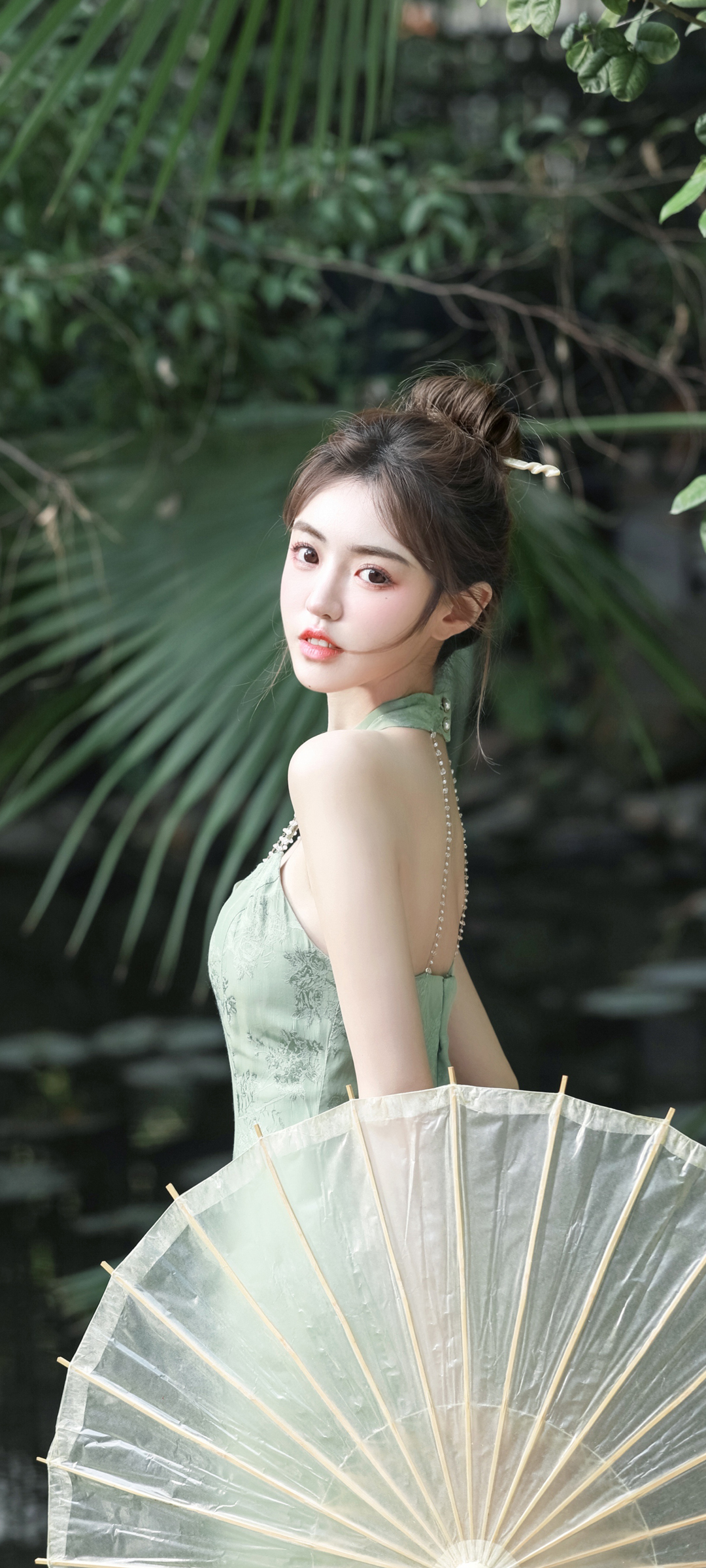 鹿醒中国风，唯美伞舞美女壁纸，免费下载，装点你的手机屏幕