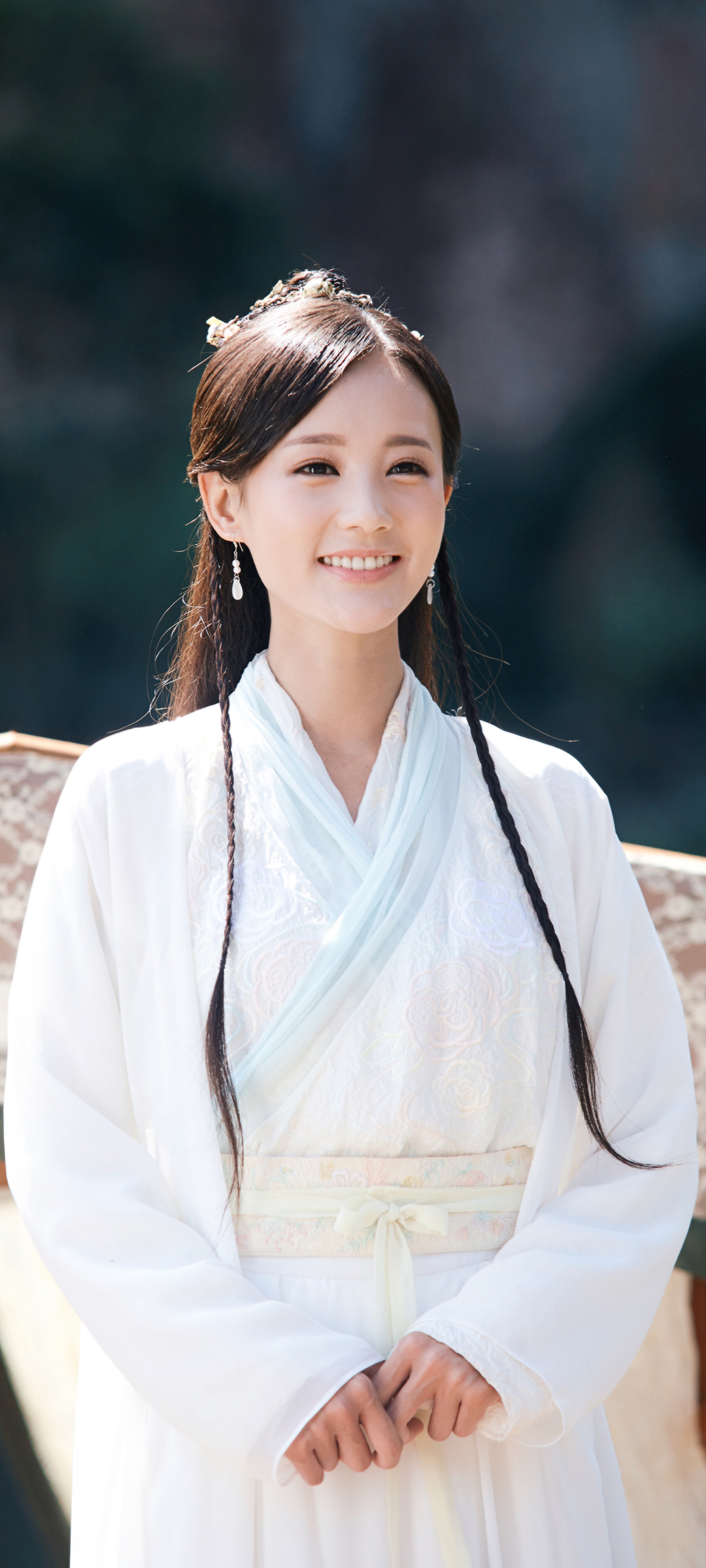 李一桐古装美女壁纸，高清免费下载，装点你的手机屏幕