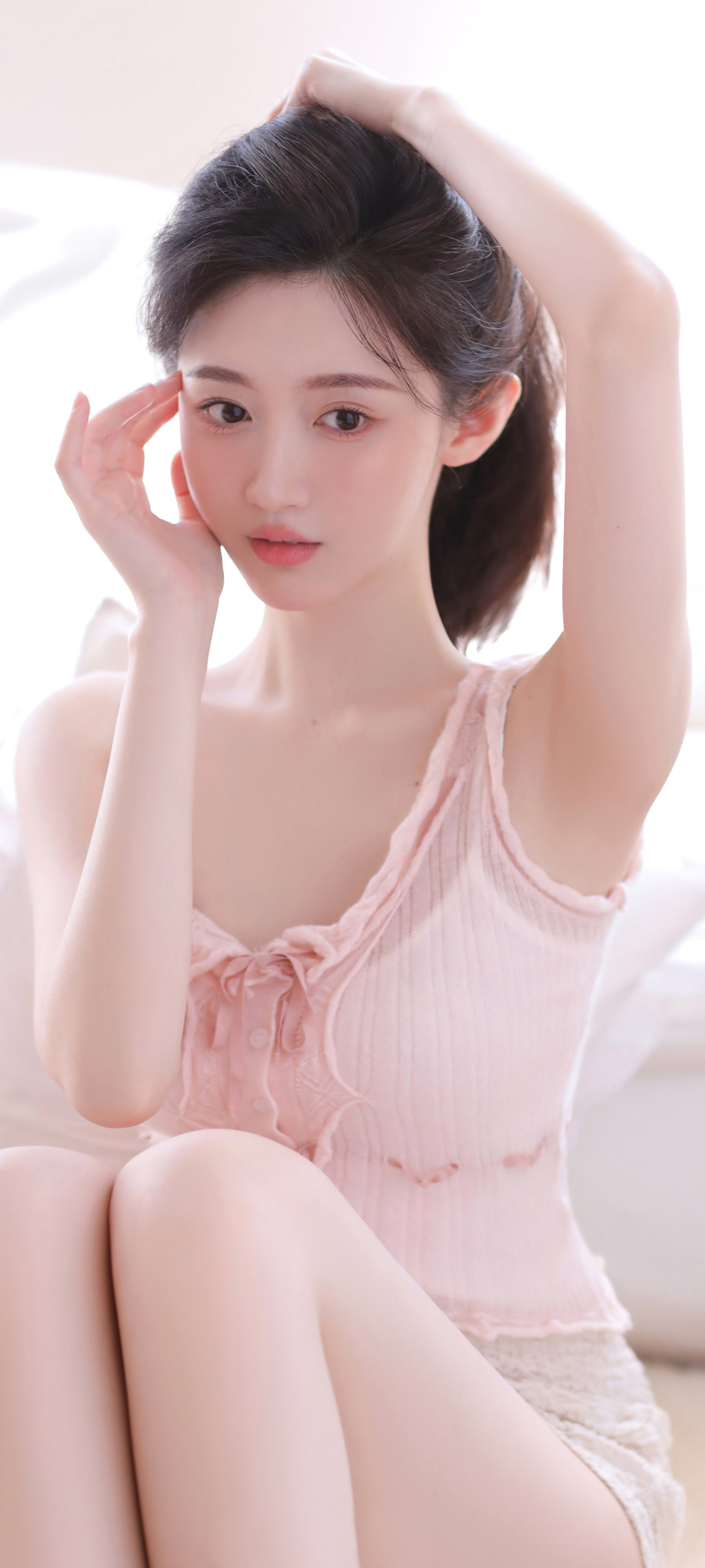 免费下载，粉色睡衣美女壁纸，居家养眼又可爱！