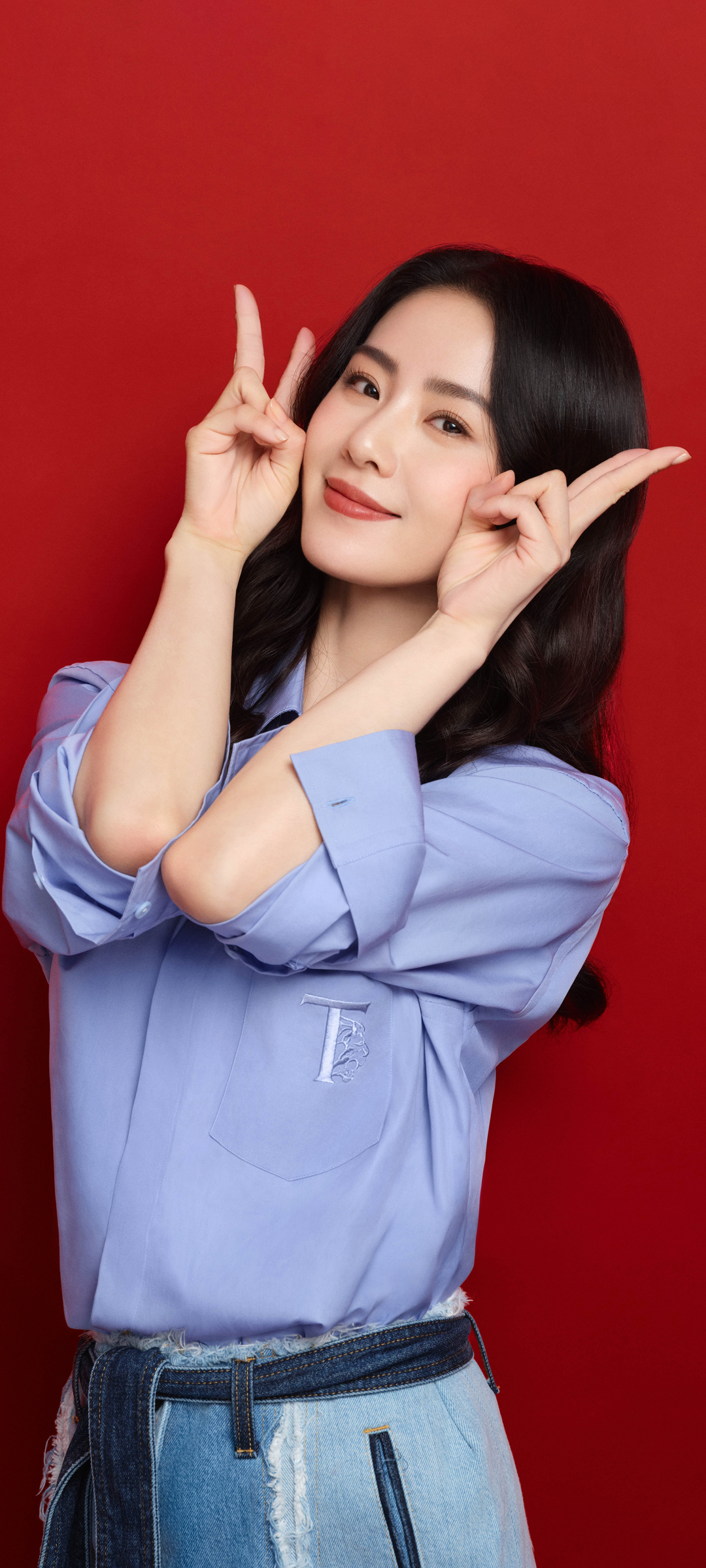 刘诗诗甜美剪刀V手势，精选美女手机壁纸免费下载