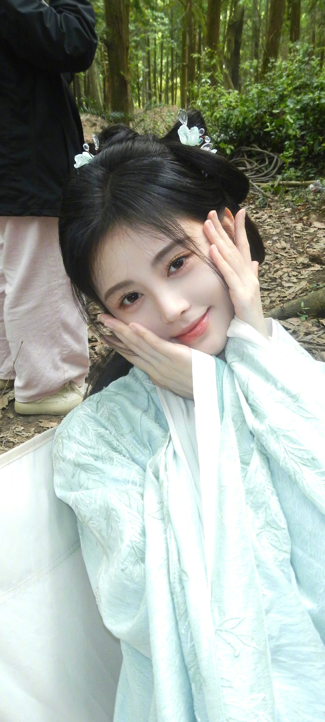 鞠婧祎杀青美照大赏，免费下载绝美手机壁纸