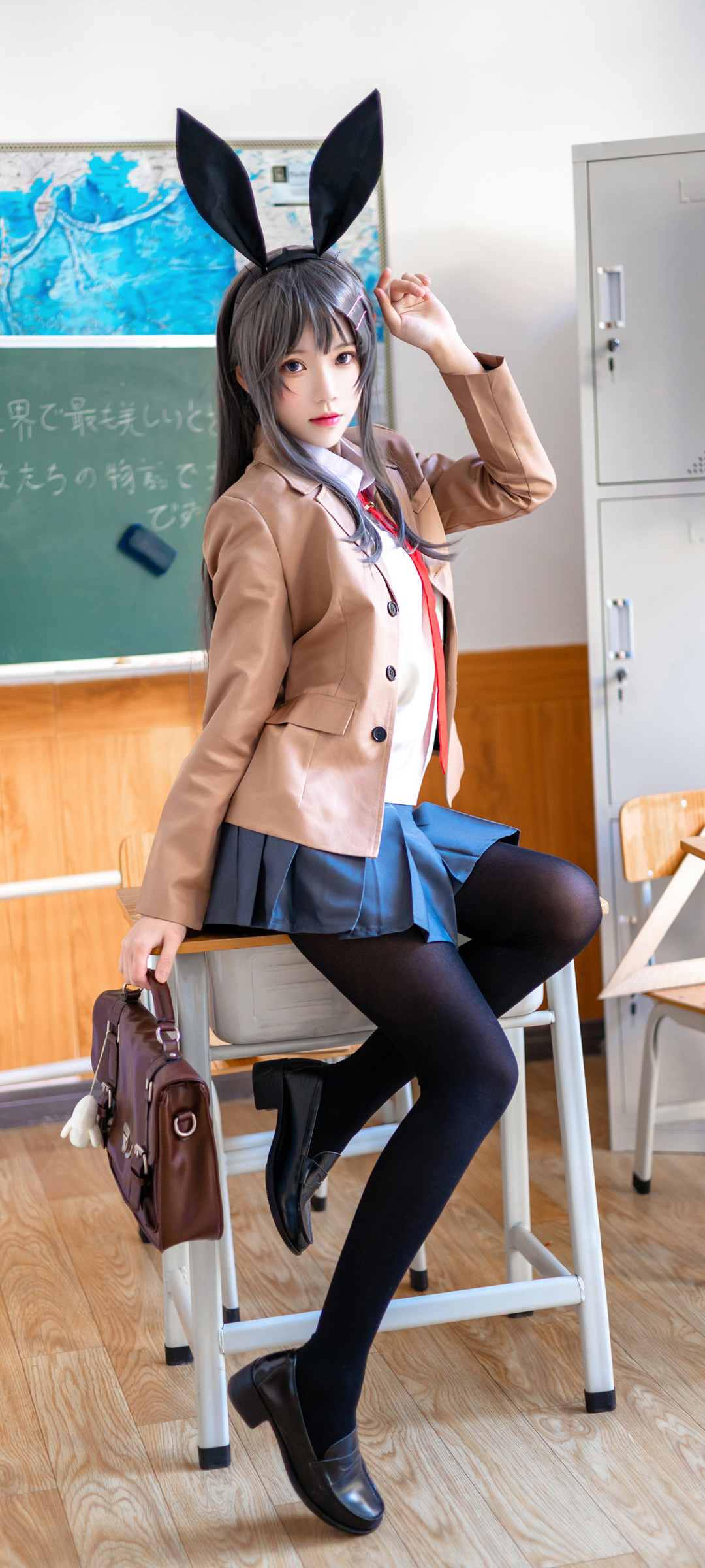 兔女郎制服诱惑，黑色裤袜美女，高清手机壁纸免费下载