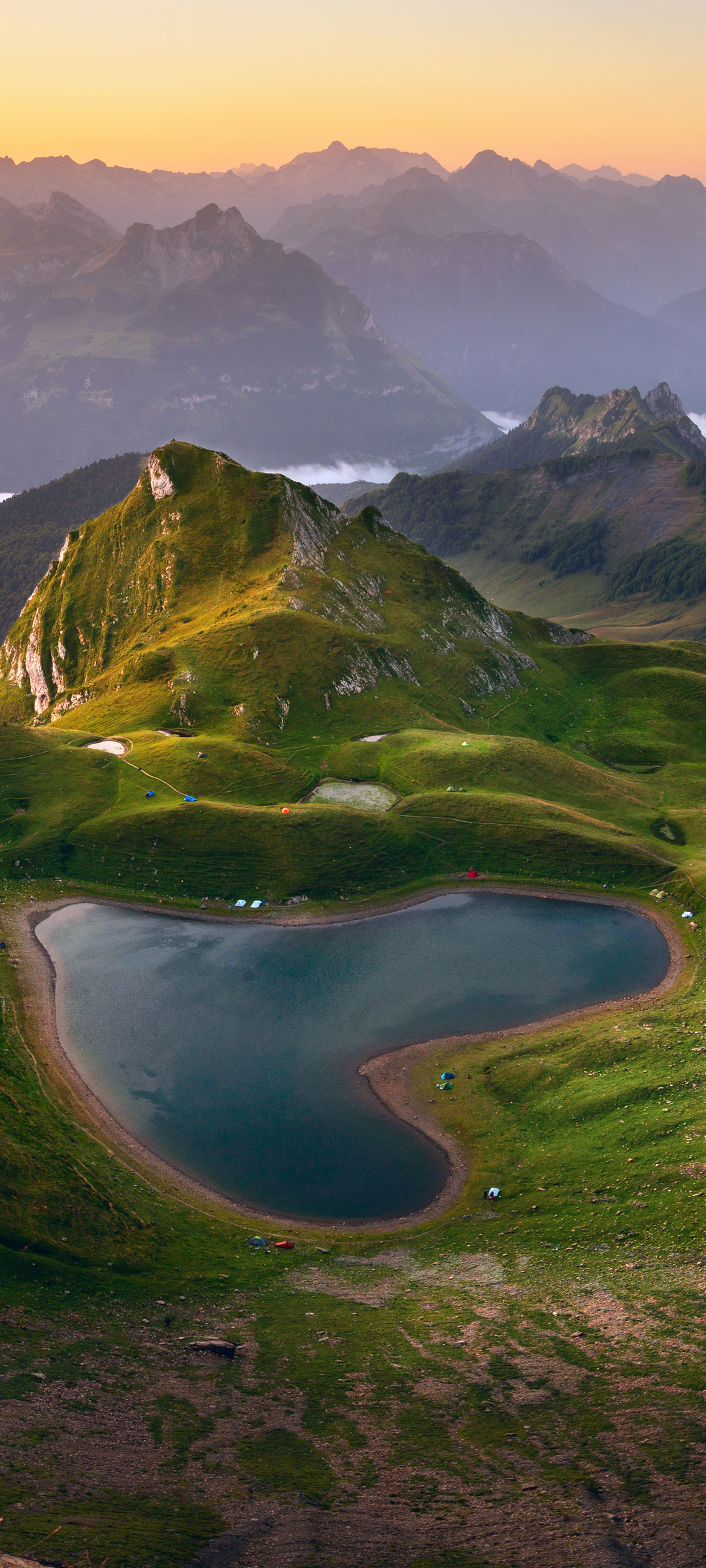 蒙塔尼翁湖，浪漫爱心山谷，绝美高清风景，免费手机壁纸下载