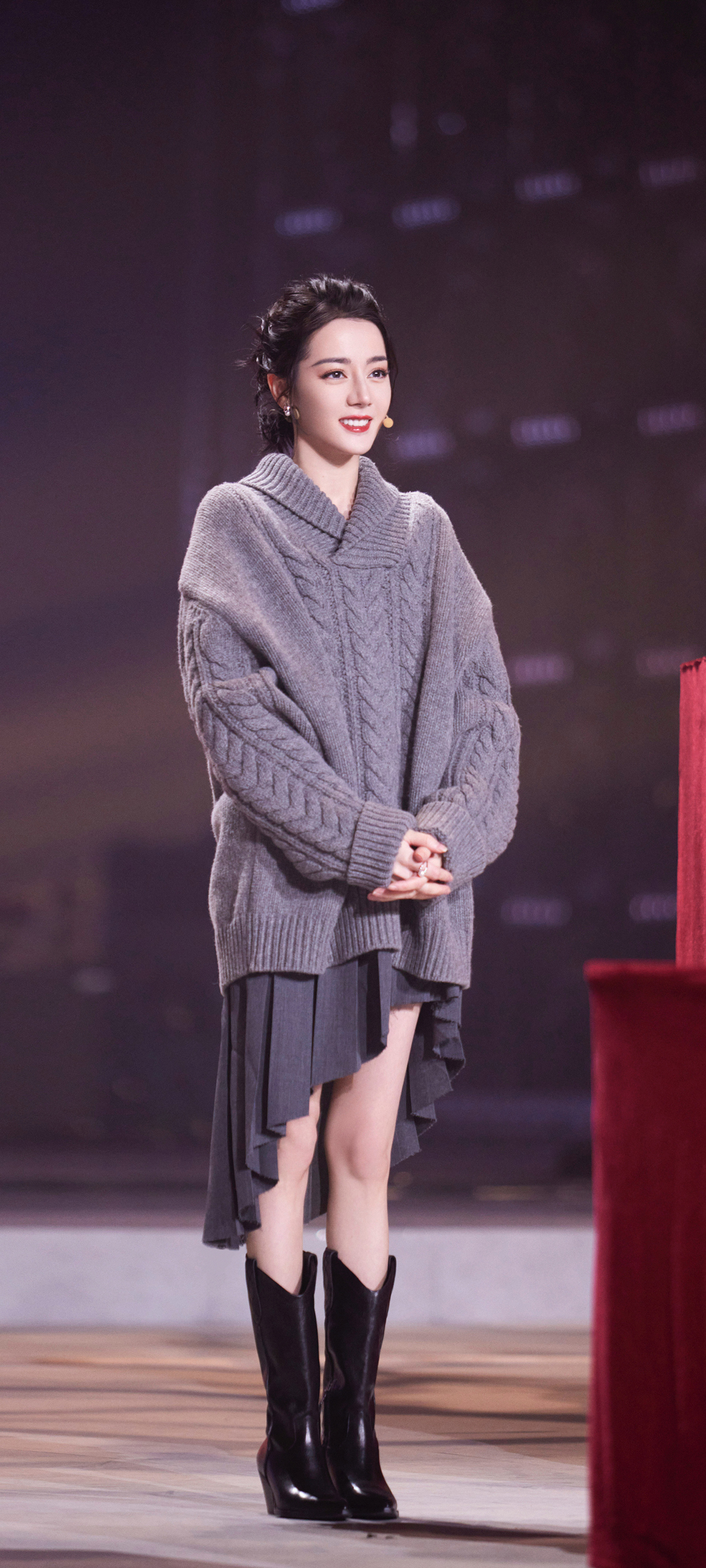 迪丽热巴小年夜舞台惊艳，美女壁纸大放送，手机壁纸免费下载！