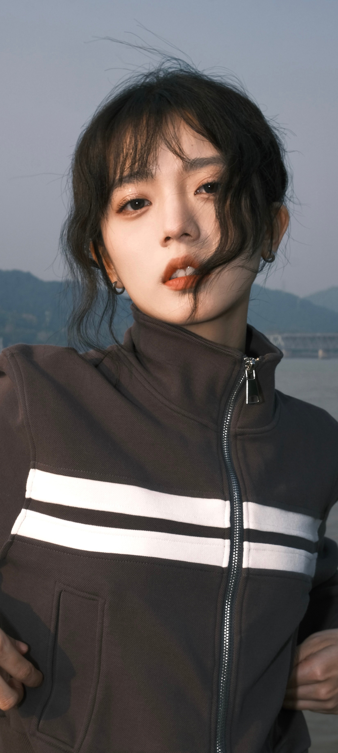 洪晨曦曦姐黑色运动风高清美女壁纸，免费手机下载