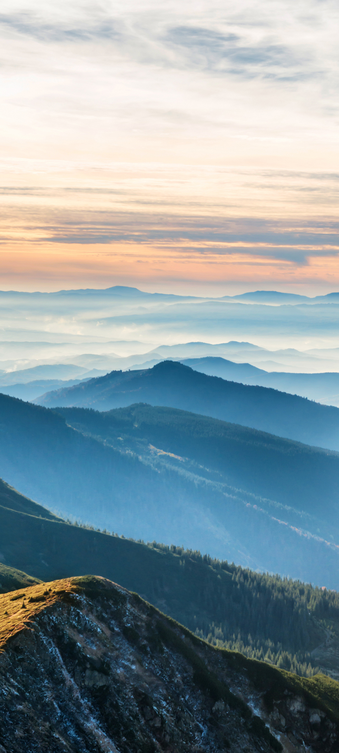 远山云雾高山景，绝美风景壁纸免费下载