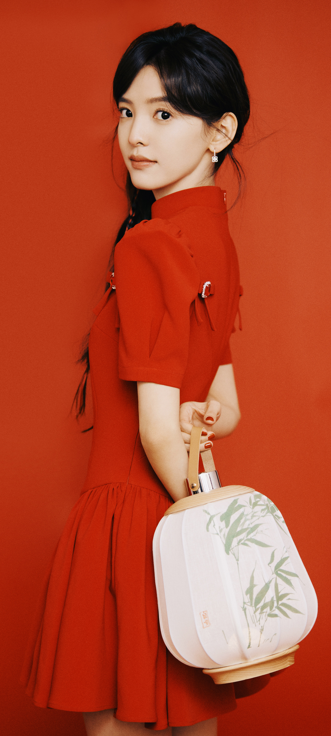 章若楠红衣倩影，绝美手机壁纸免费下载，美女高清图集尽在其中