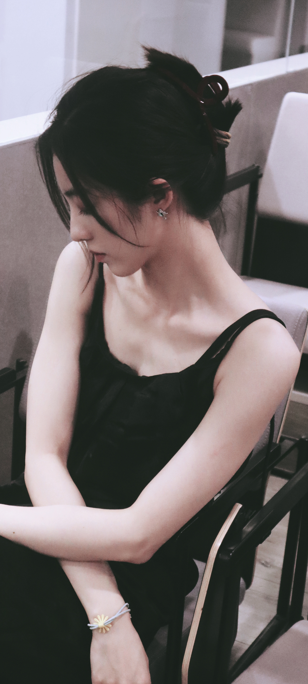 万鹏美女手机壁纸高清大图，免费下载尽享视觉盛宴