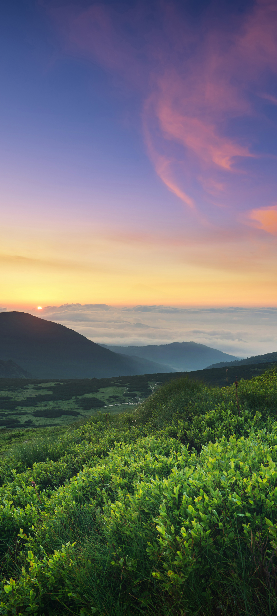 天空之韵，云绕山间，自然美景壁纸，免费手机下载欣赏