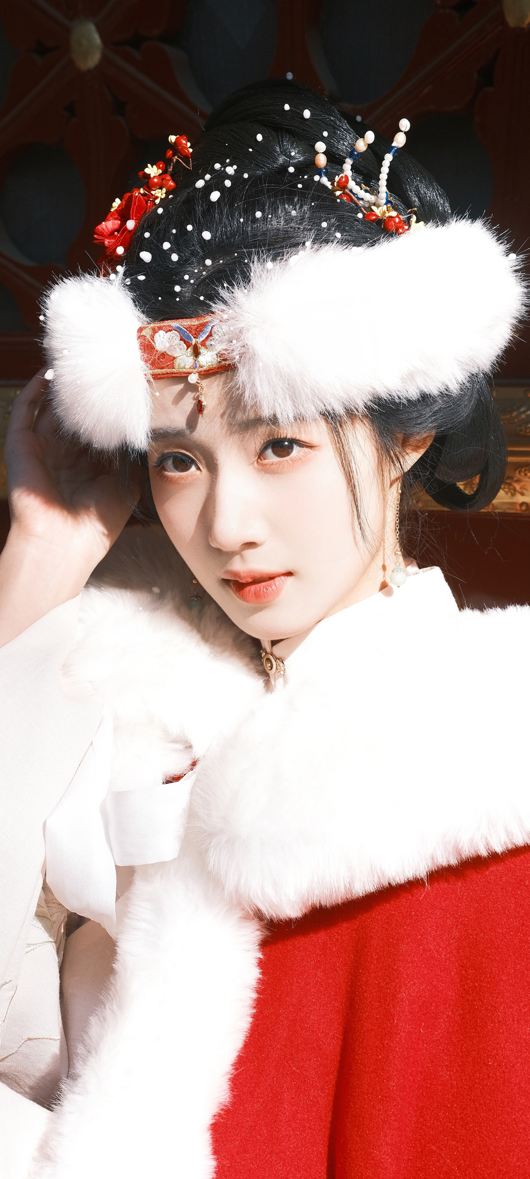 红衣古风美女手机壁纸，高清美女图片免费下载