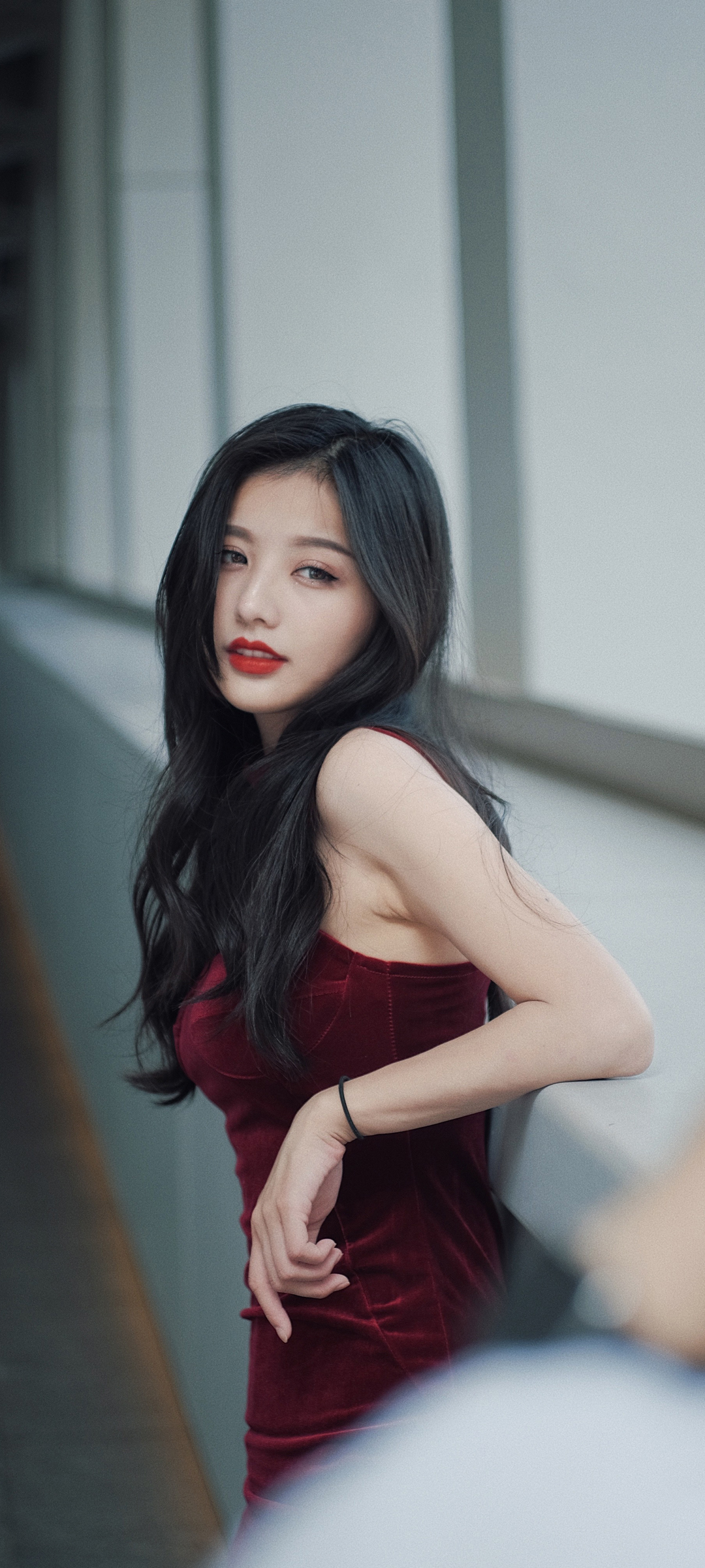 全面屏美女壁纸免费下载，高文君精选手机壁纸