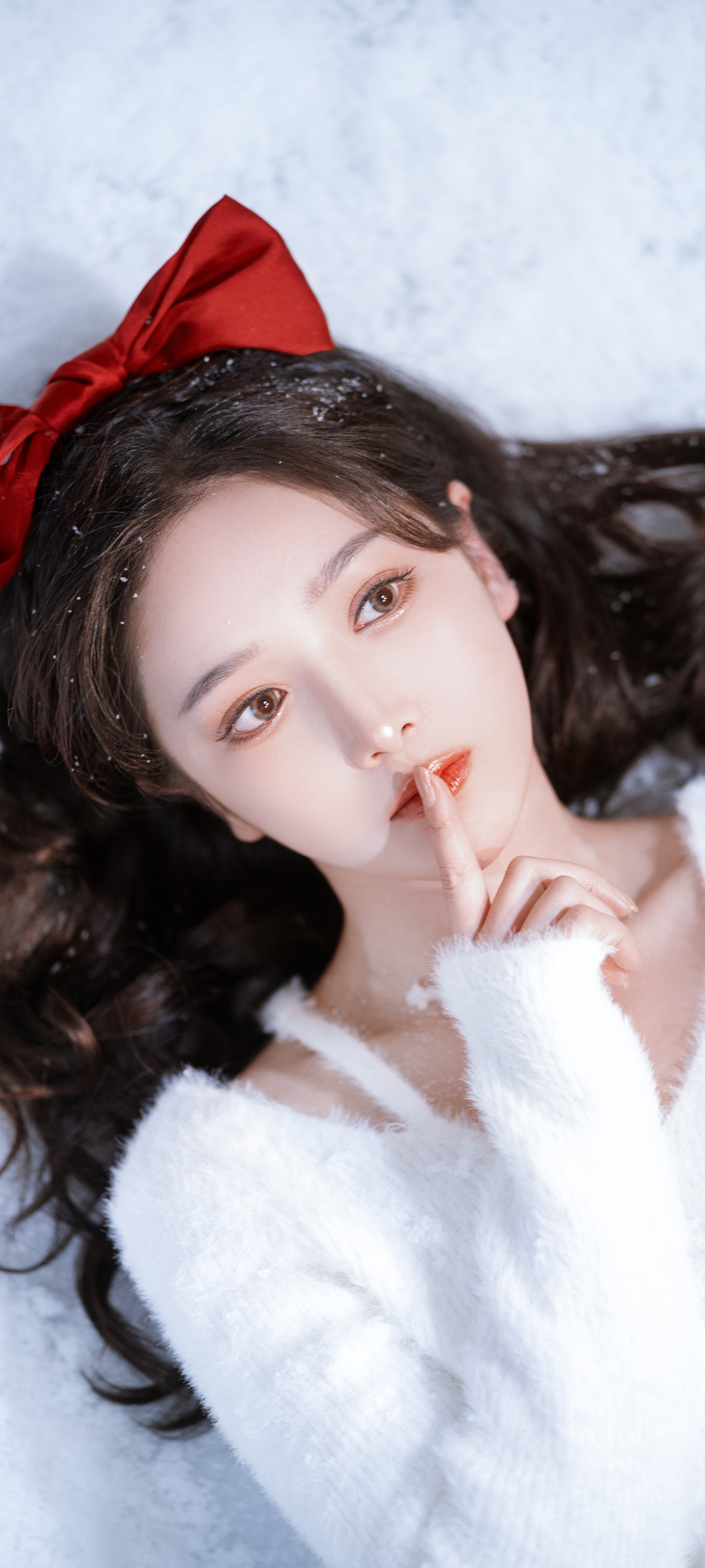雪地美女高清壁纸，免费下载，绝美手机背景图