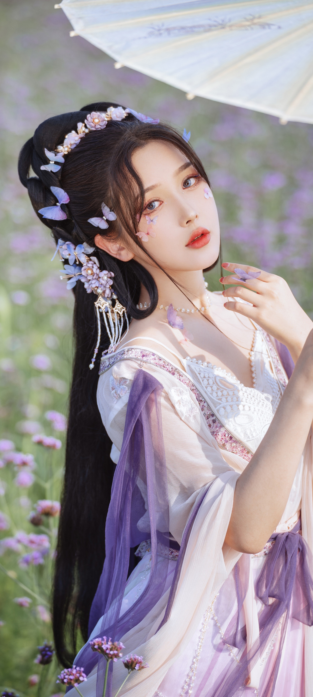 古风美女倩影，伞下韵味，全屏高清手机壁纸，免费下载尽享