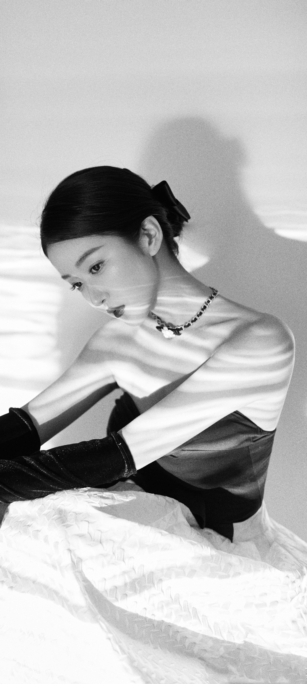 黑白魅影美女全屏壁纸，精选高清美女壁纸，免费下载享不停